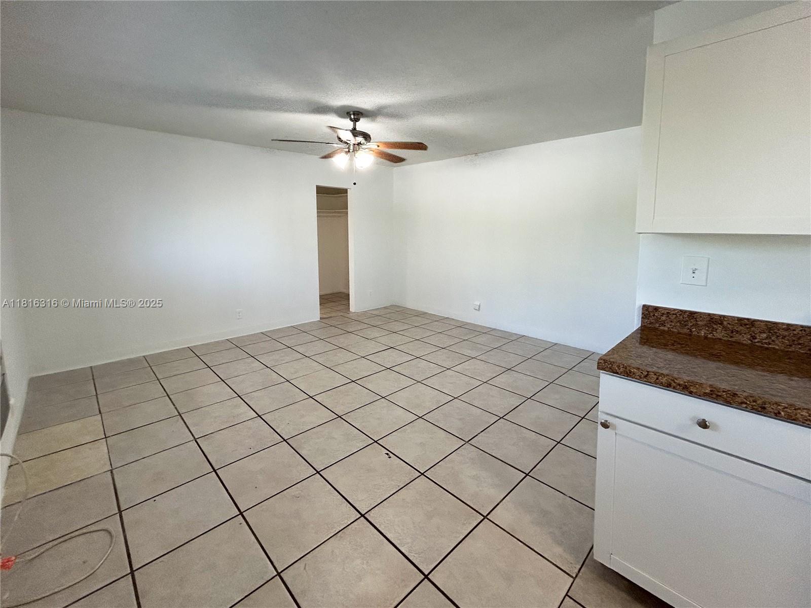 OAKLAND BOULEVARD DEV - Residential Lease