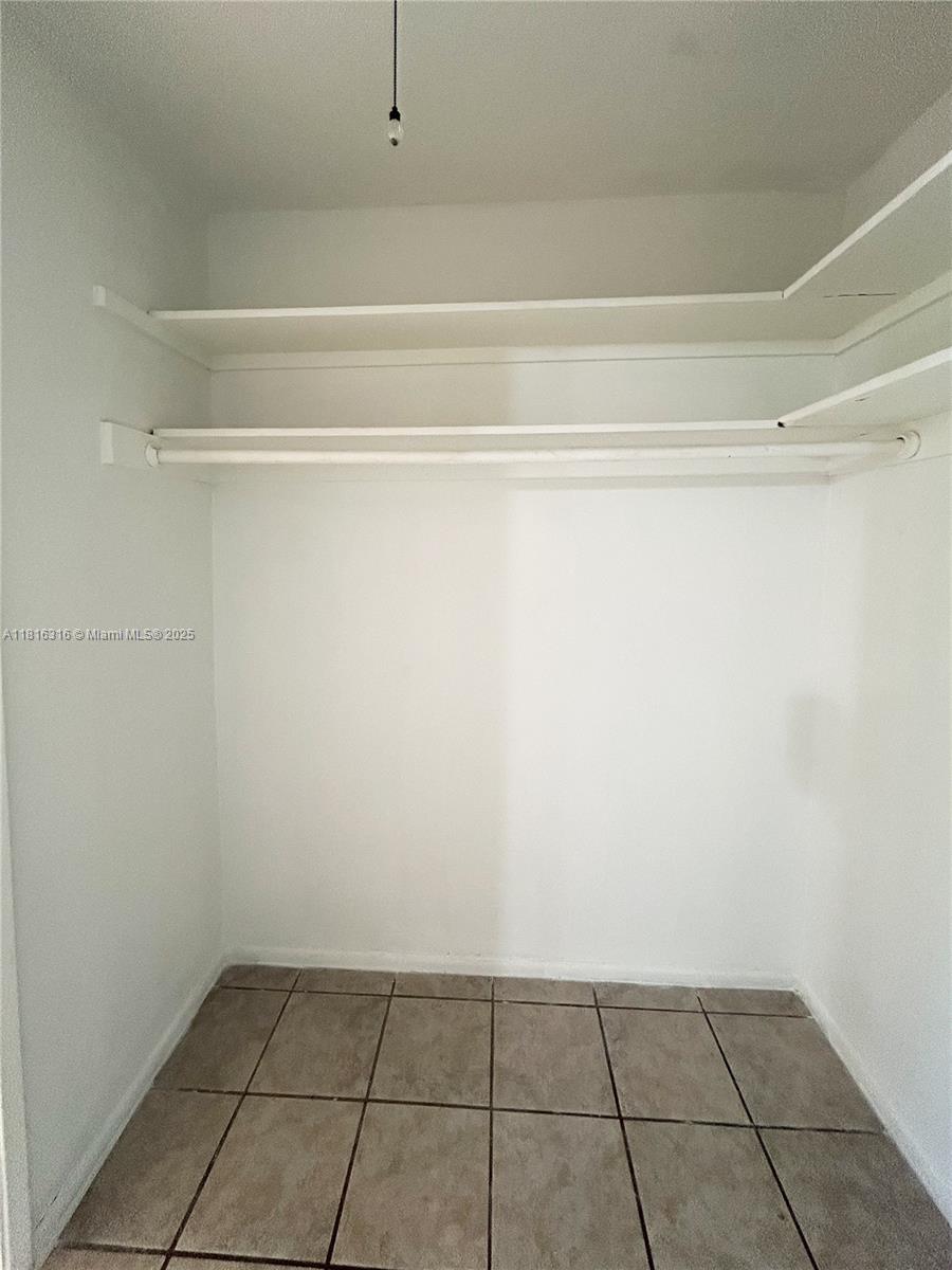 OAKLAND BOULEVARD DEV - Residential Lease