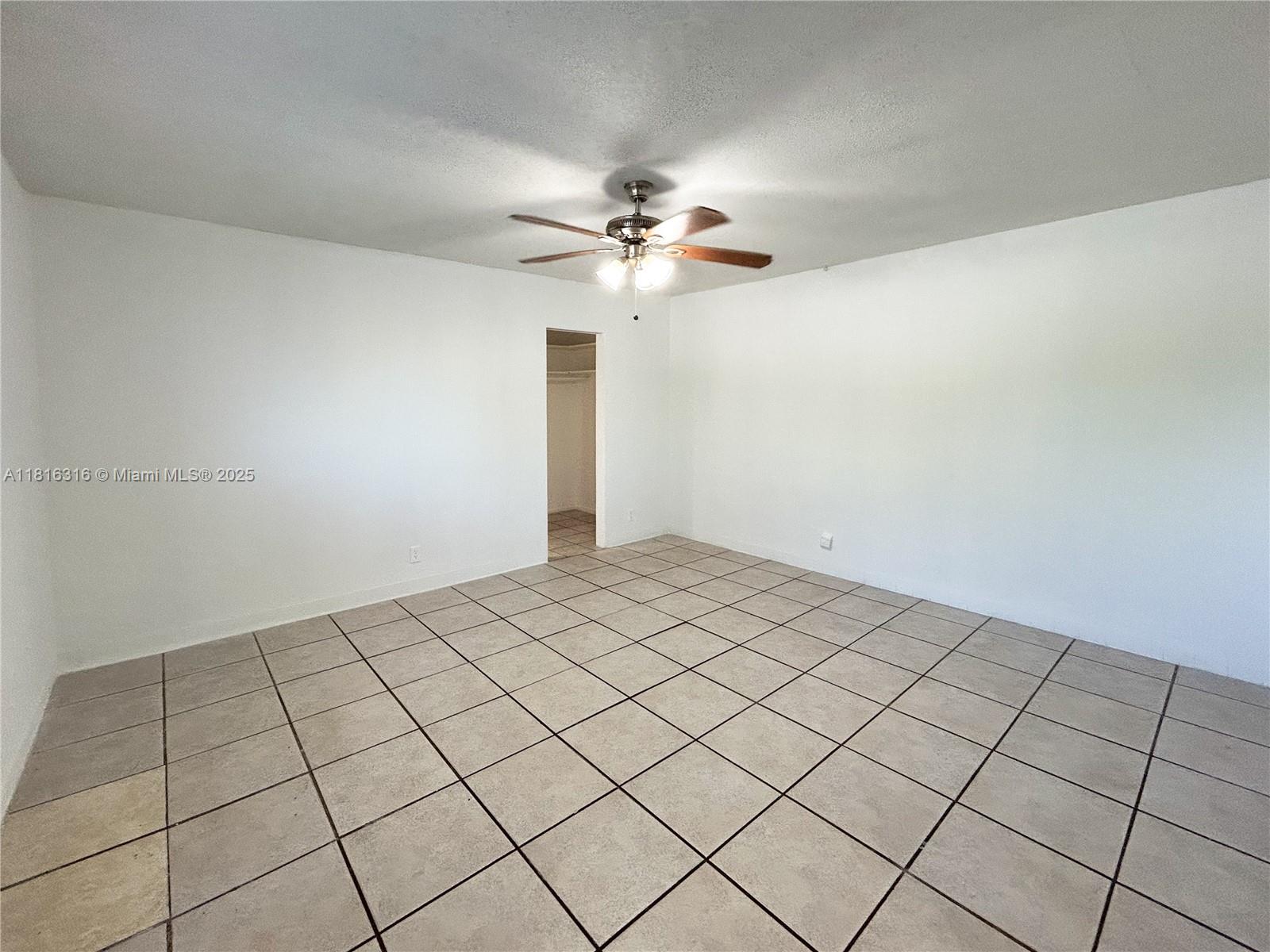 OAKLAND BOULEVARD DEV - Residential Lease