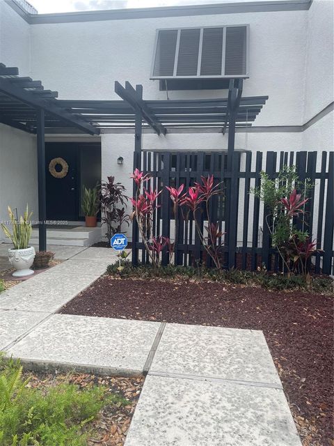 1660 W Golfview Dr 1660 Pembroke Pines FL 33026