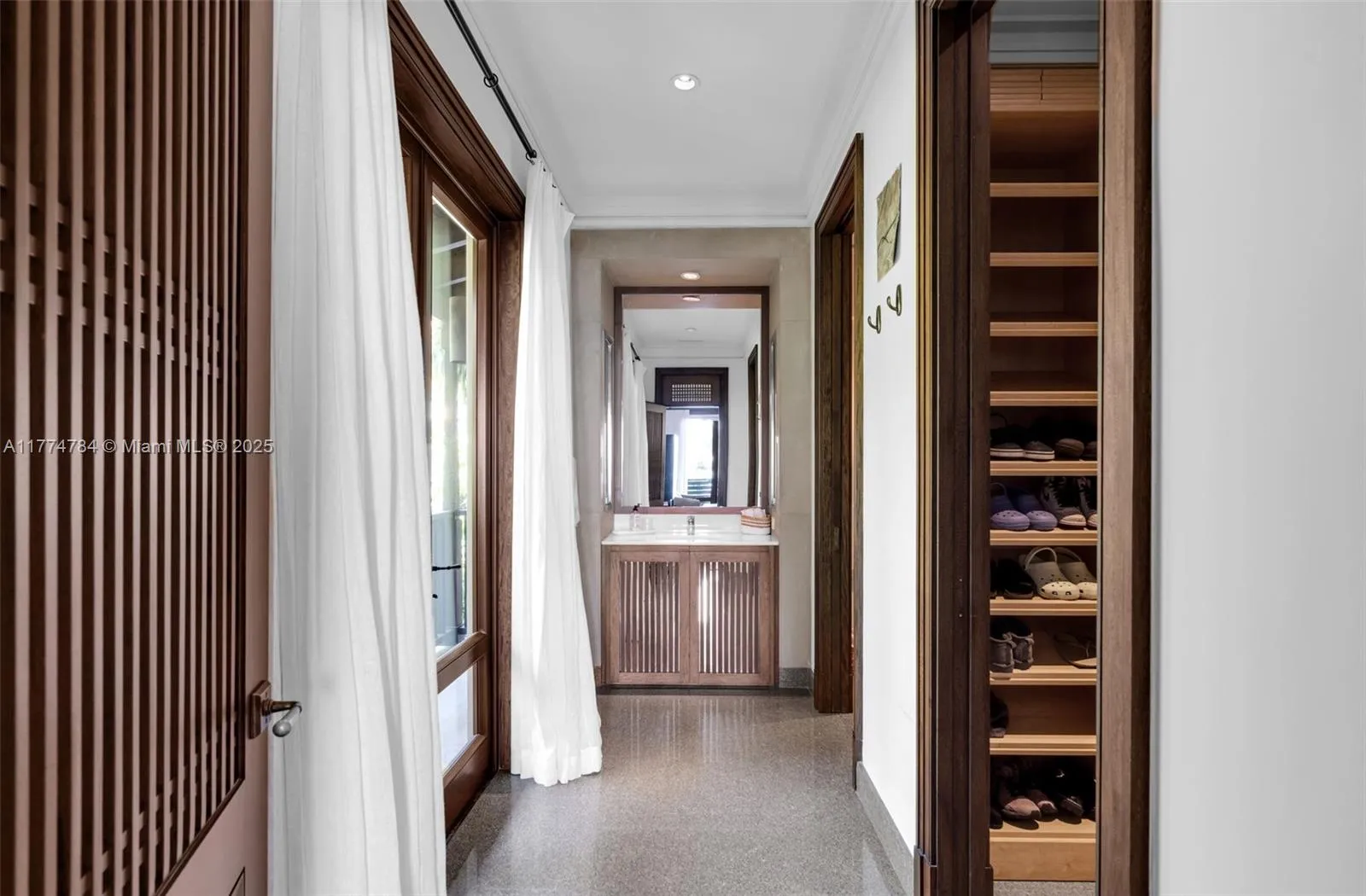 Key Biscayne, Florida 33149, United States, 8 Bedrooms Bedrooms, ,10 BathroomsBathrooms,Residential,Active,99485