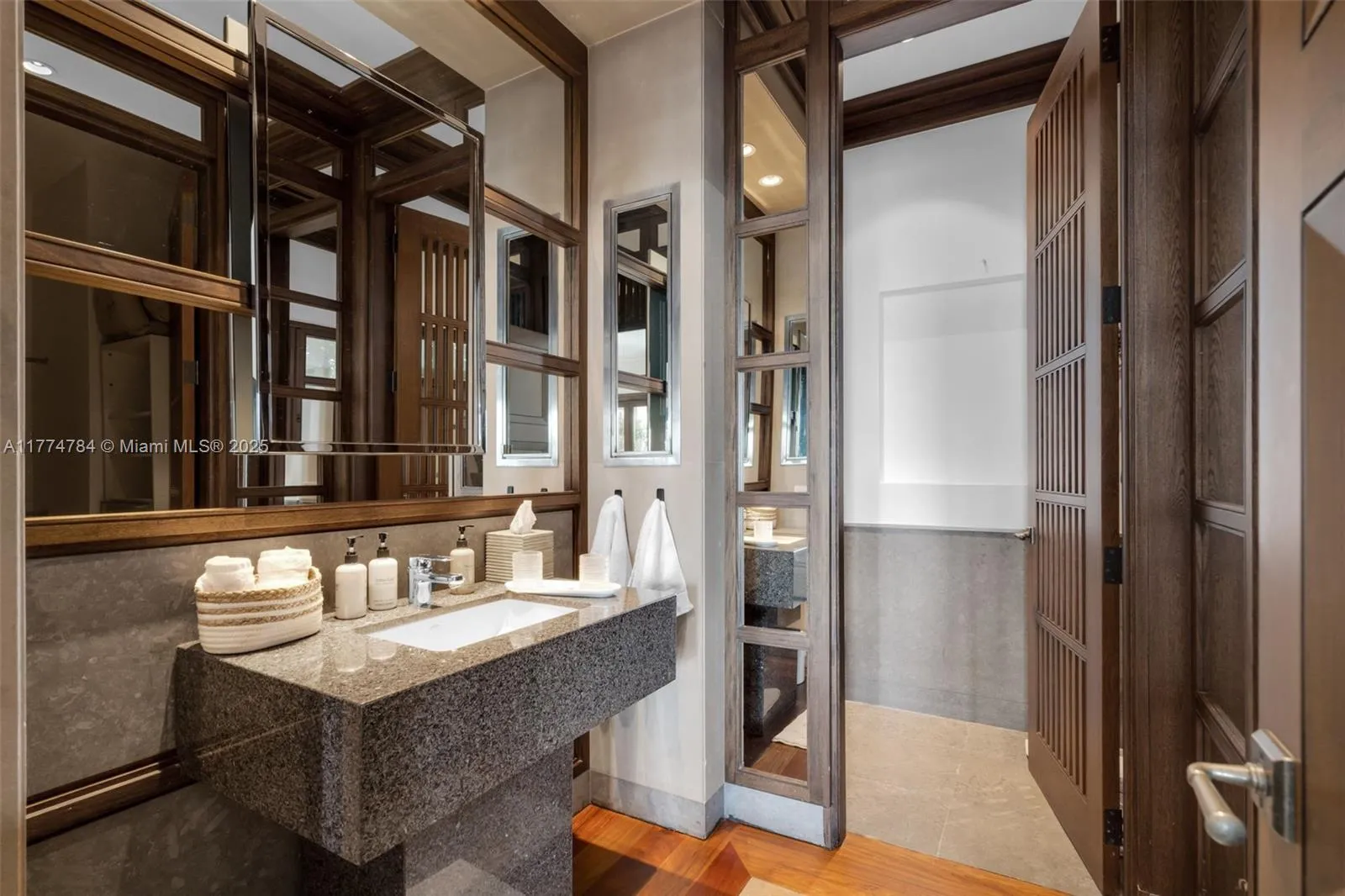 Key Biscayne, Florida 33149, United States, 8 Bedrooms Bedrooms, ,10 BathroomsBathrooms,Residential,Active,99485