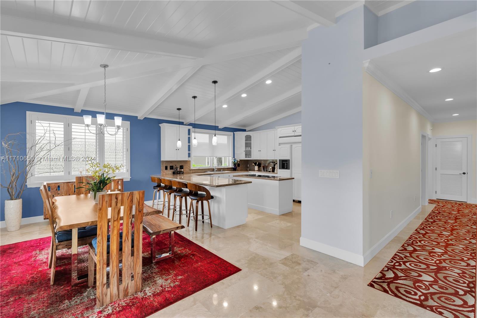 TWIN LAKES - Residential