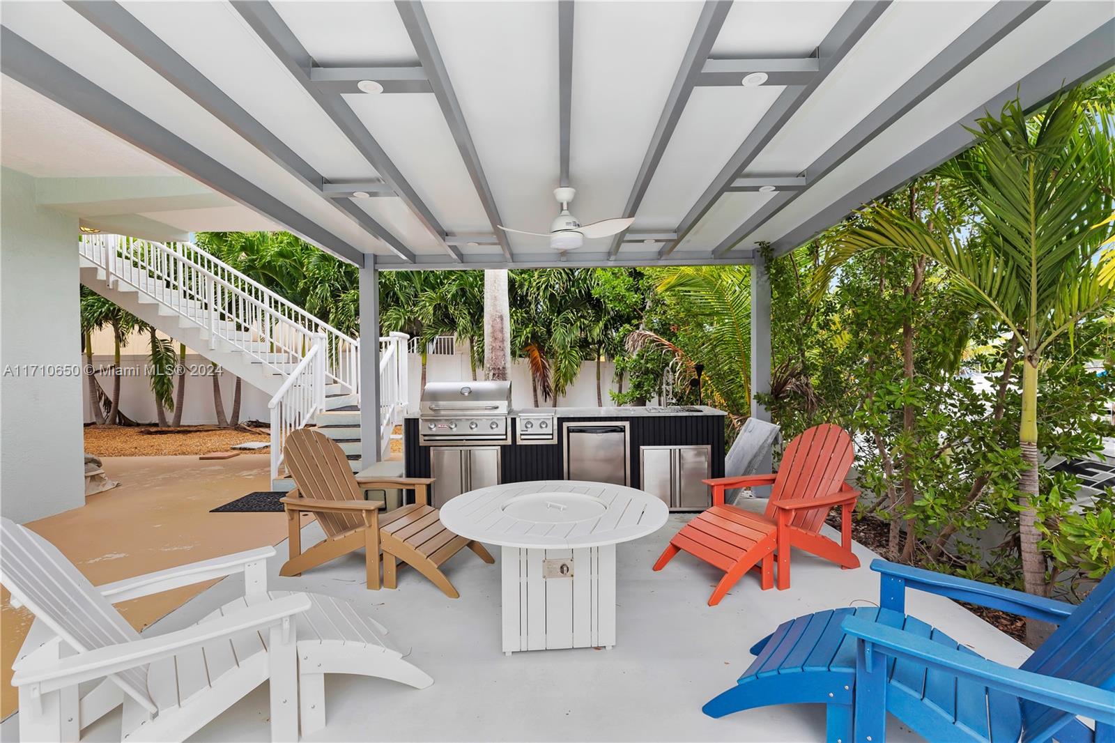 TWIN LAKES - Residential