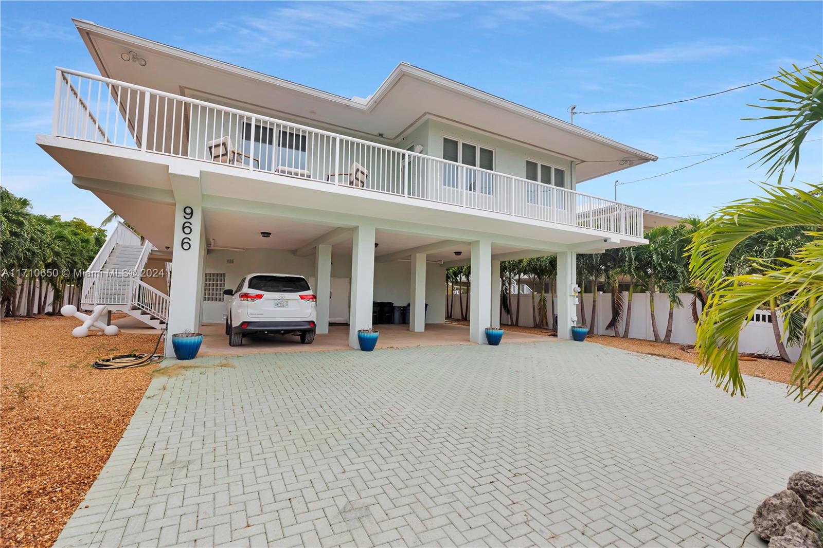 TWIN LAKES - Residential