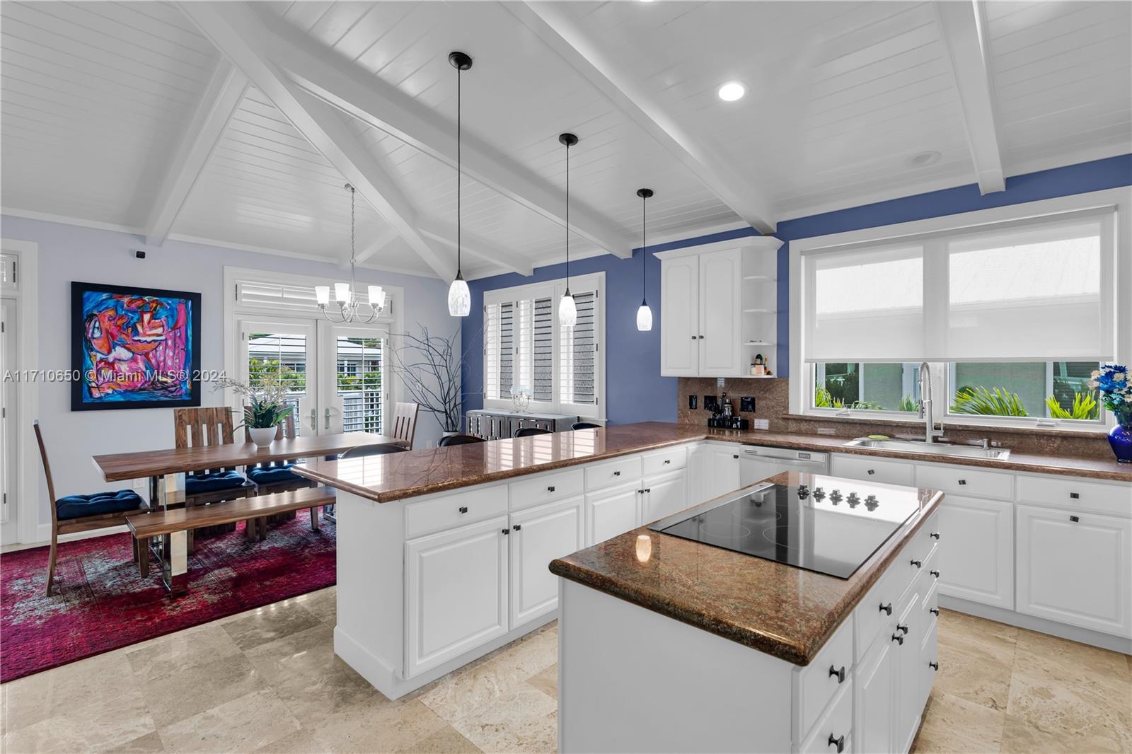 TWIN LAKES - Residential