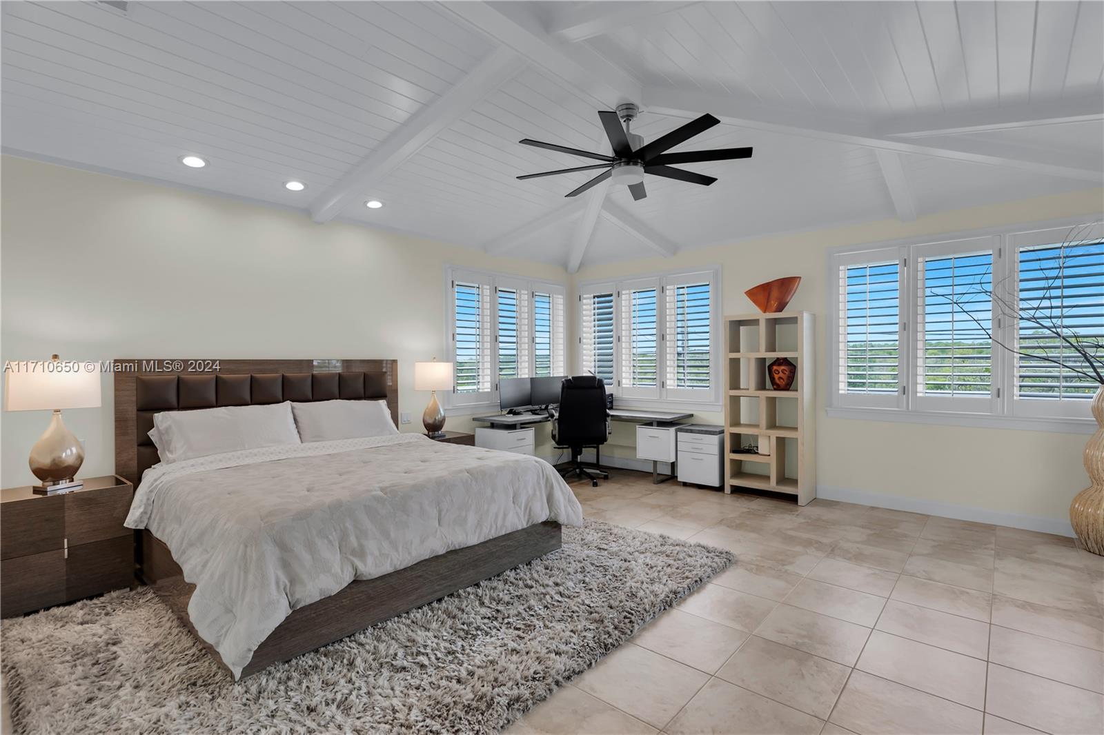 TWIN LAKES - Residential