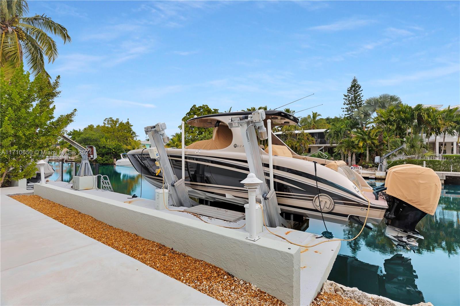 TWIN LAKES - Residential