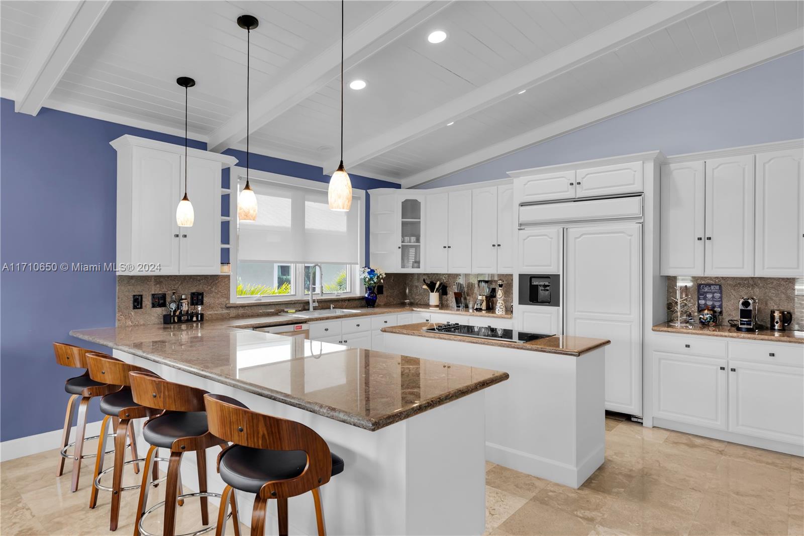 TWIN LAKES - Residential