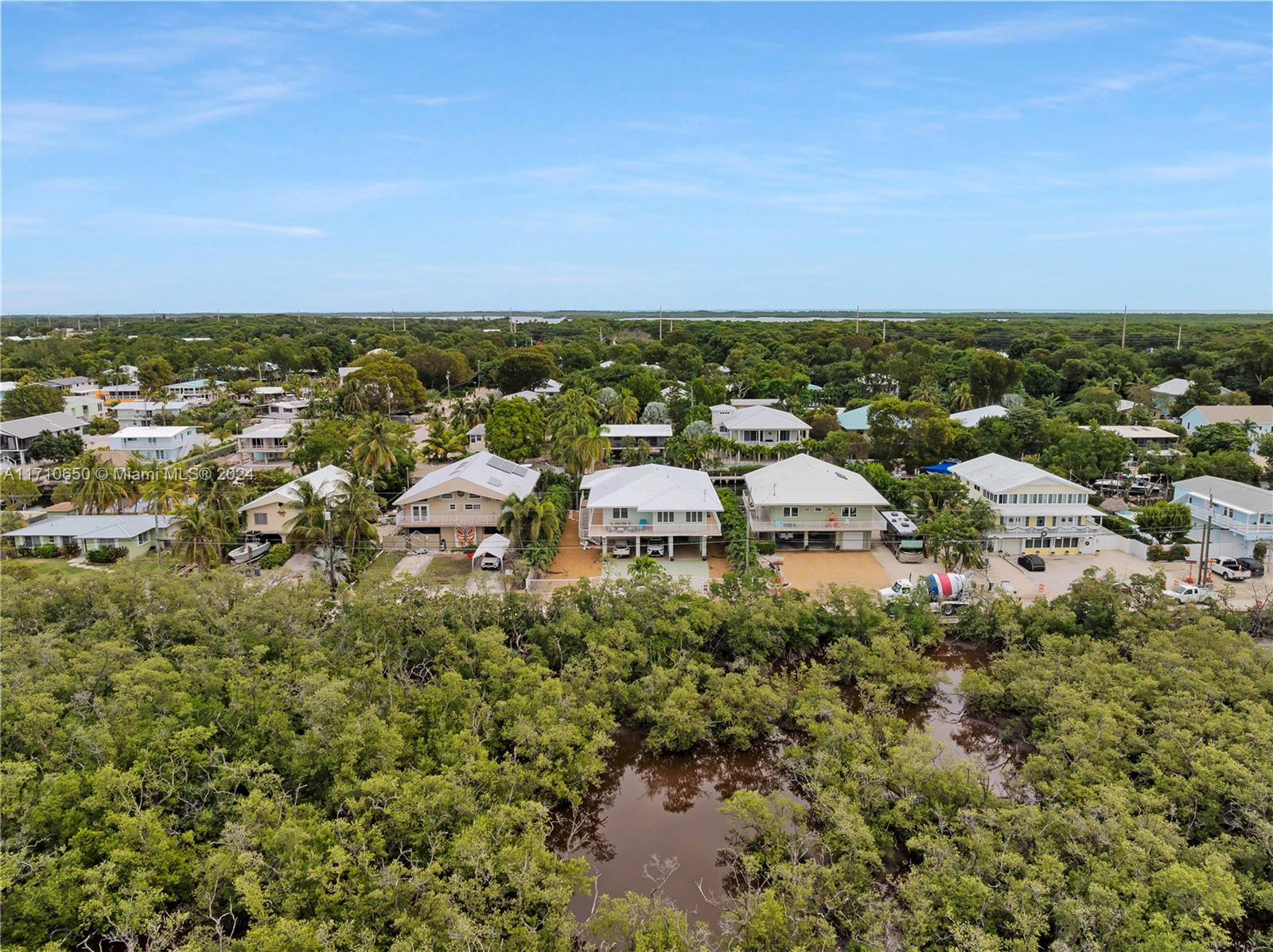 TWIN LAKES - Residential