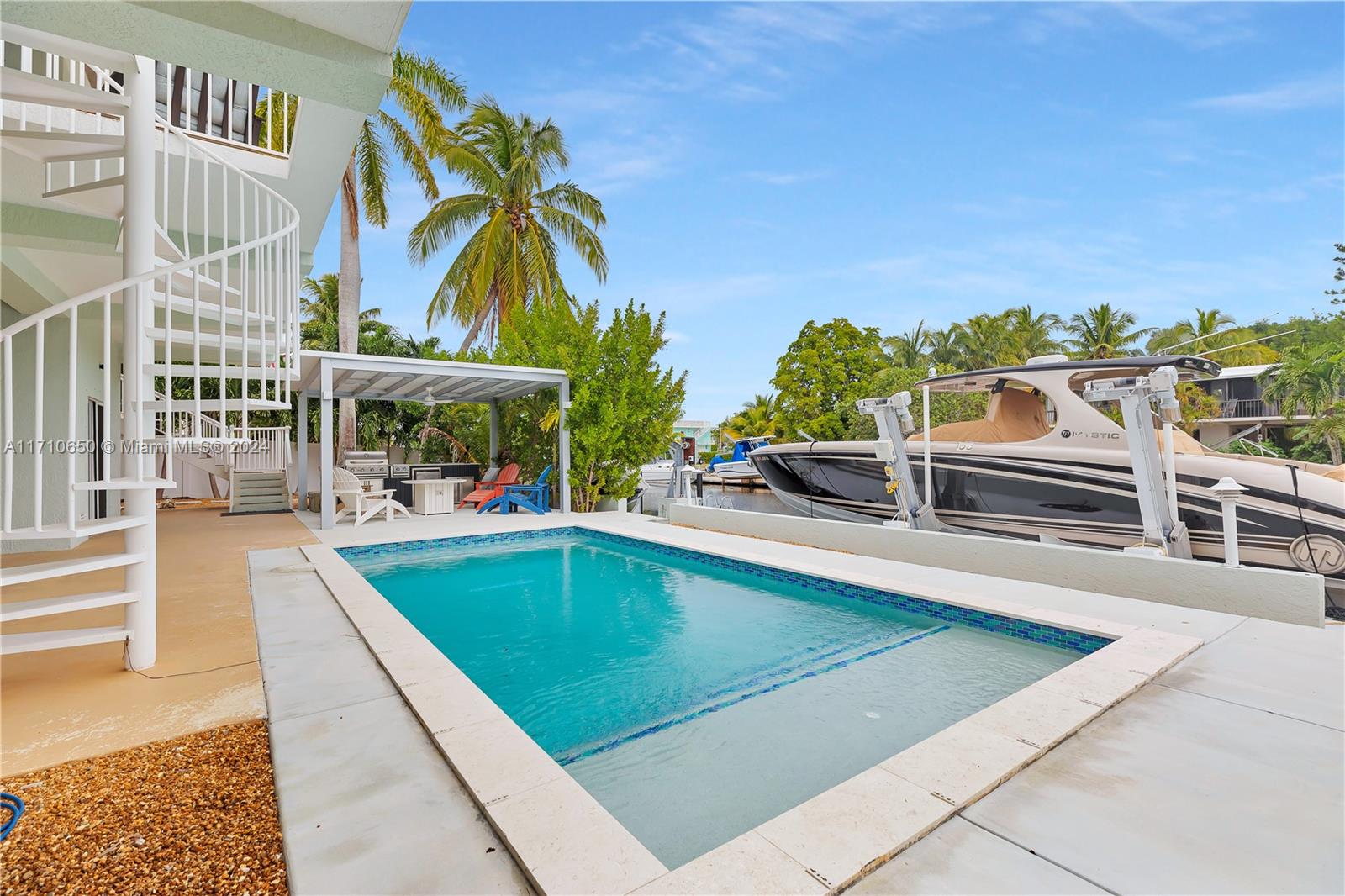 TWIN LAKES - Residential