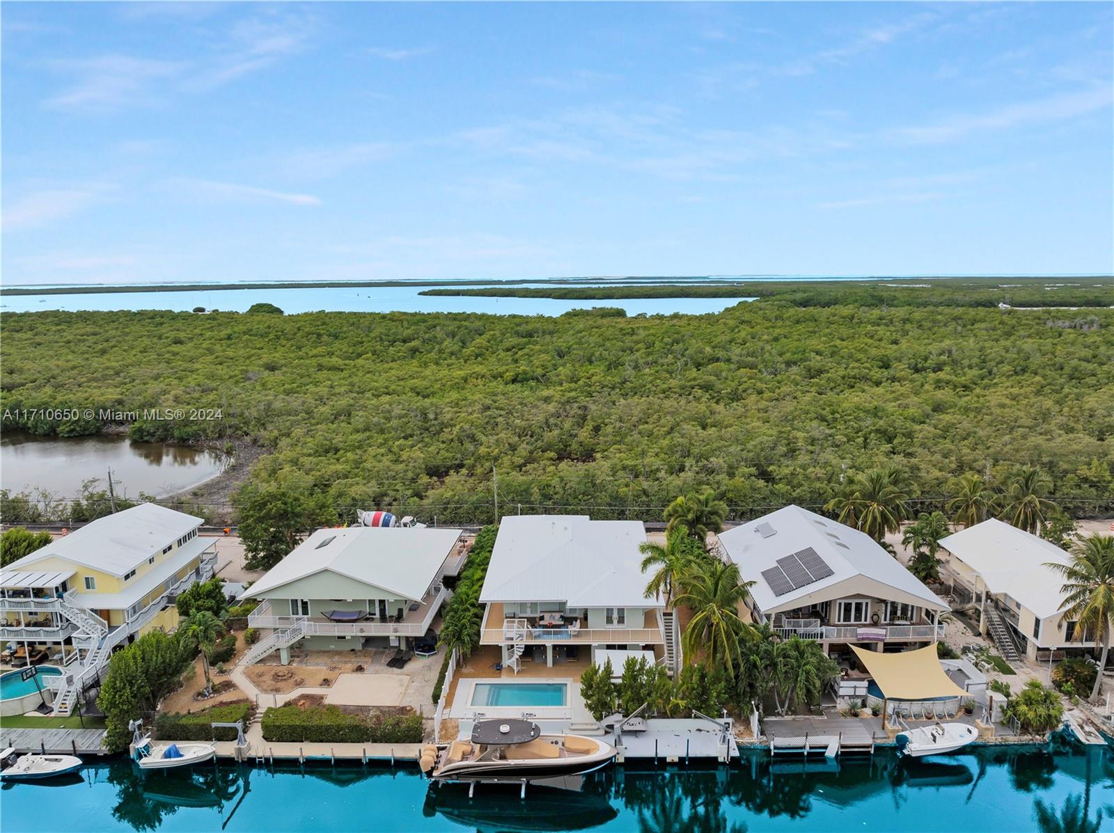 TWIN LAKES - Residential