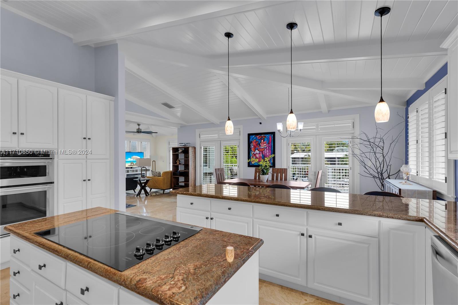 TWIN LAKES - Residential