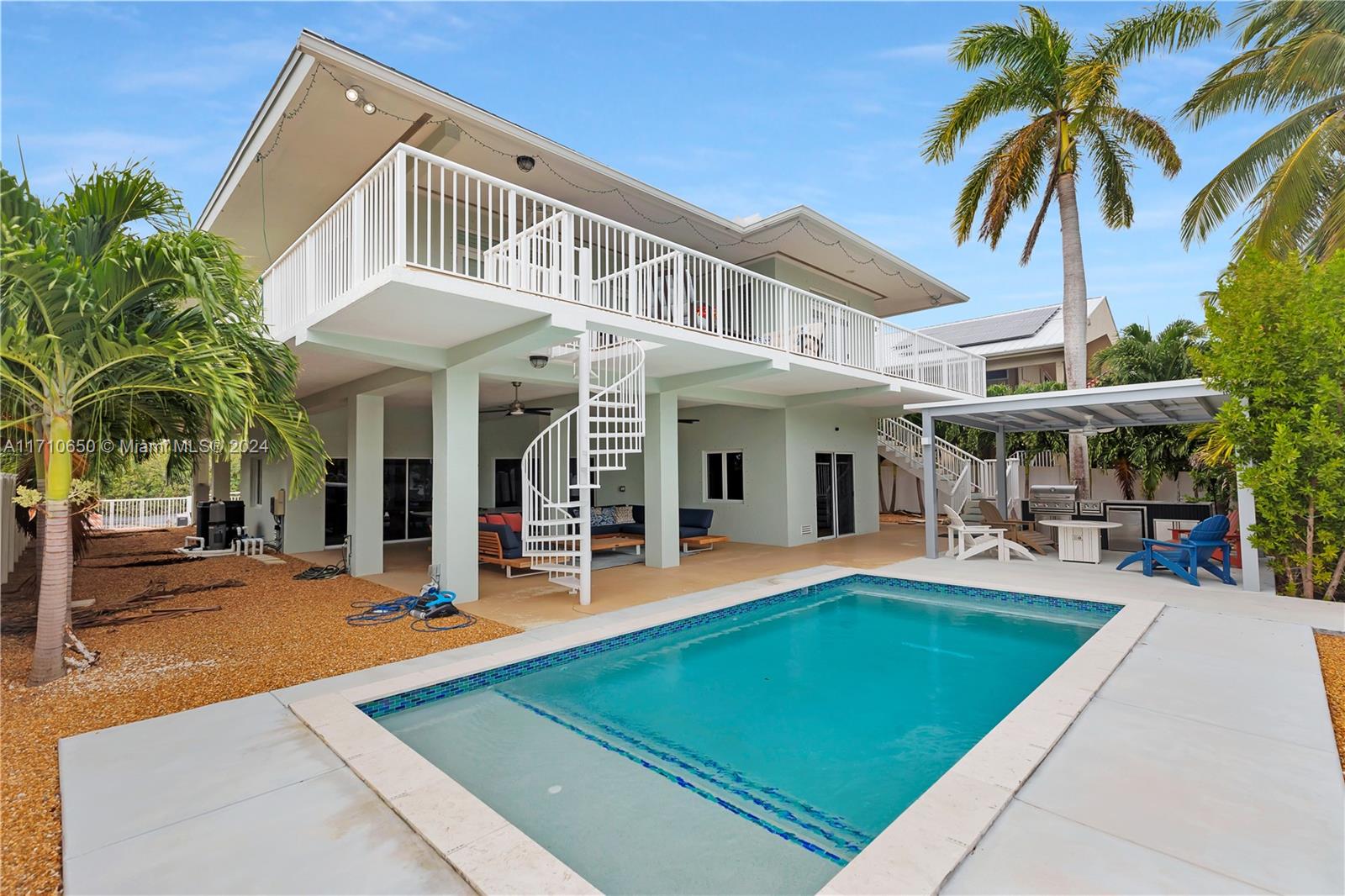 TWIN LAKES - Residential