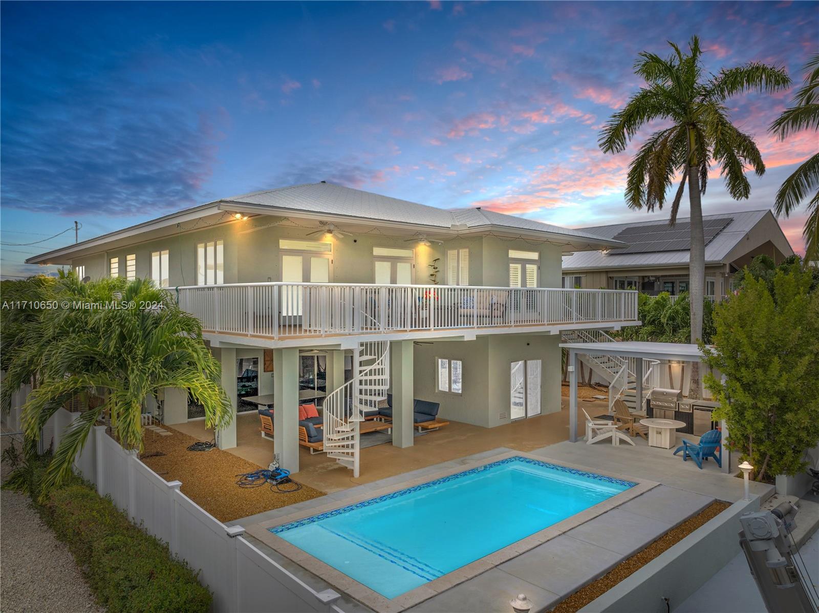 TWIN LAKES - Residential