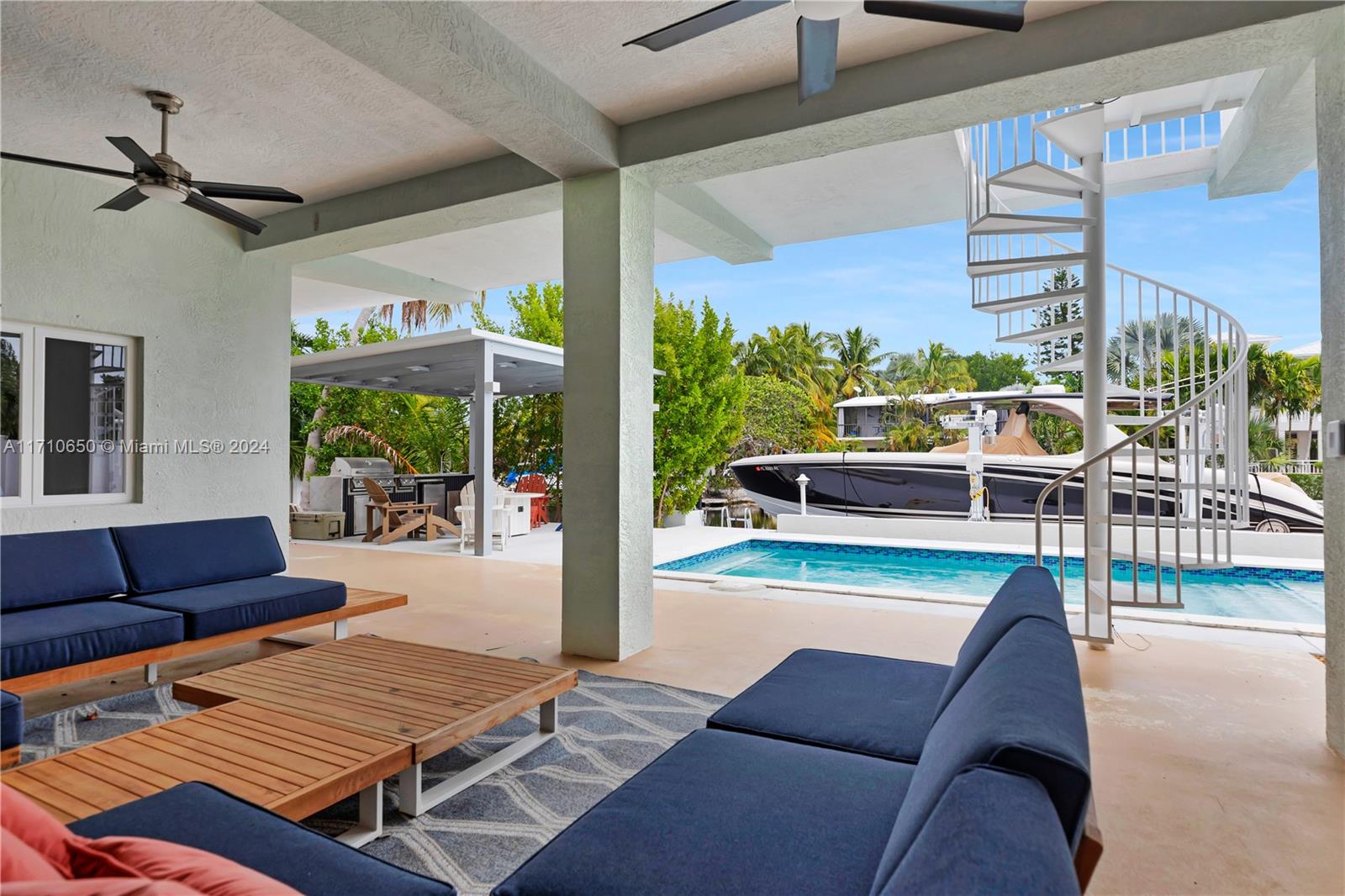 TWIN LAKES - Residential