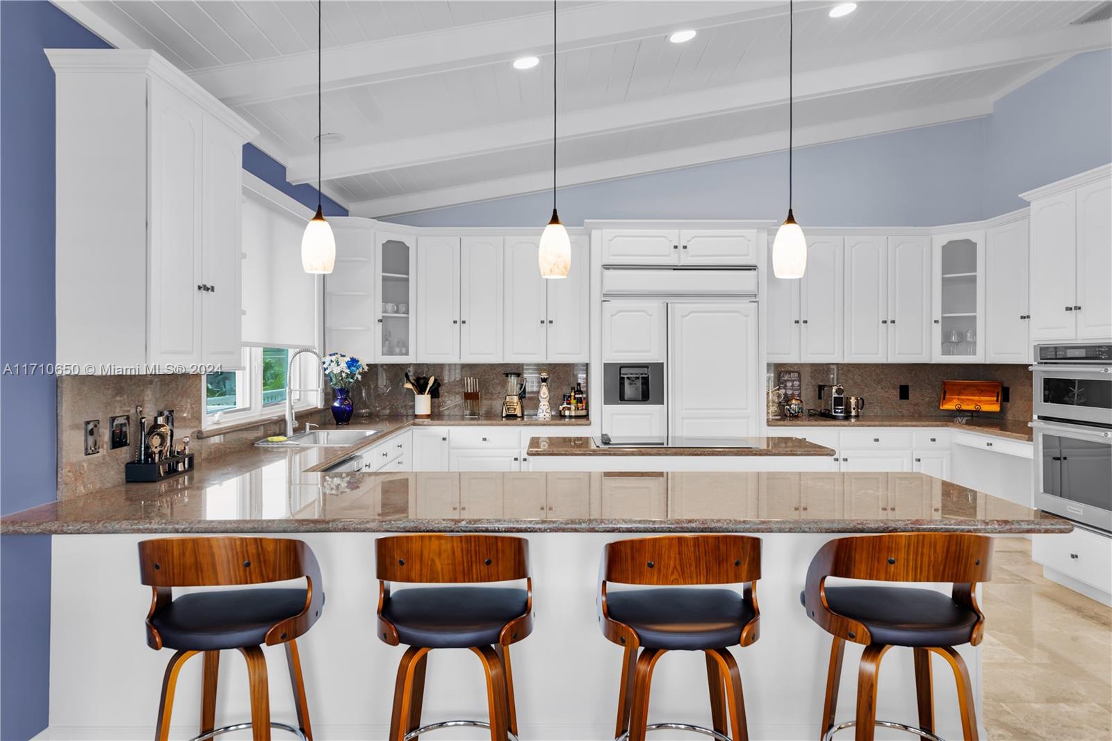 TWIN LAKES - Residential