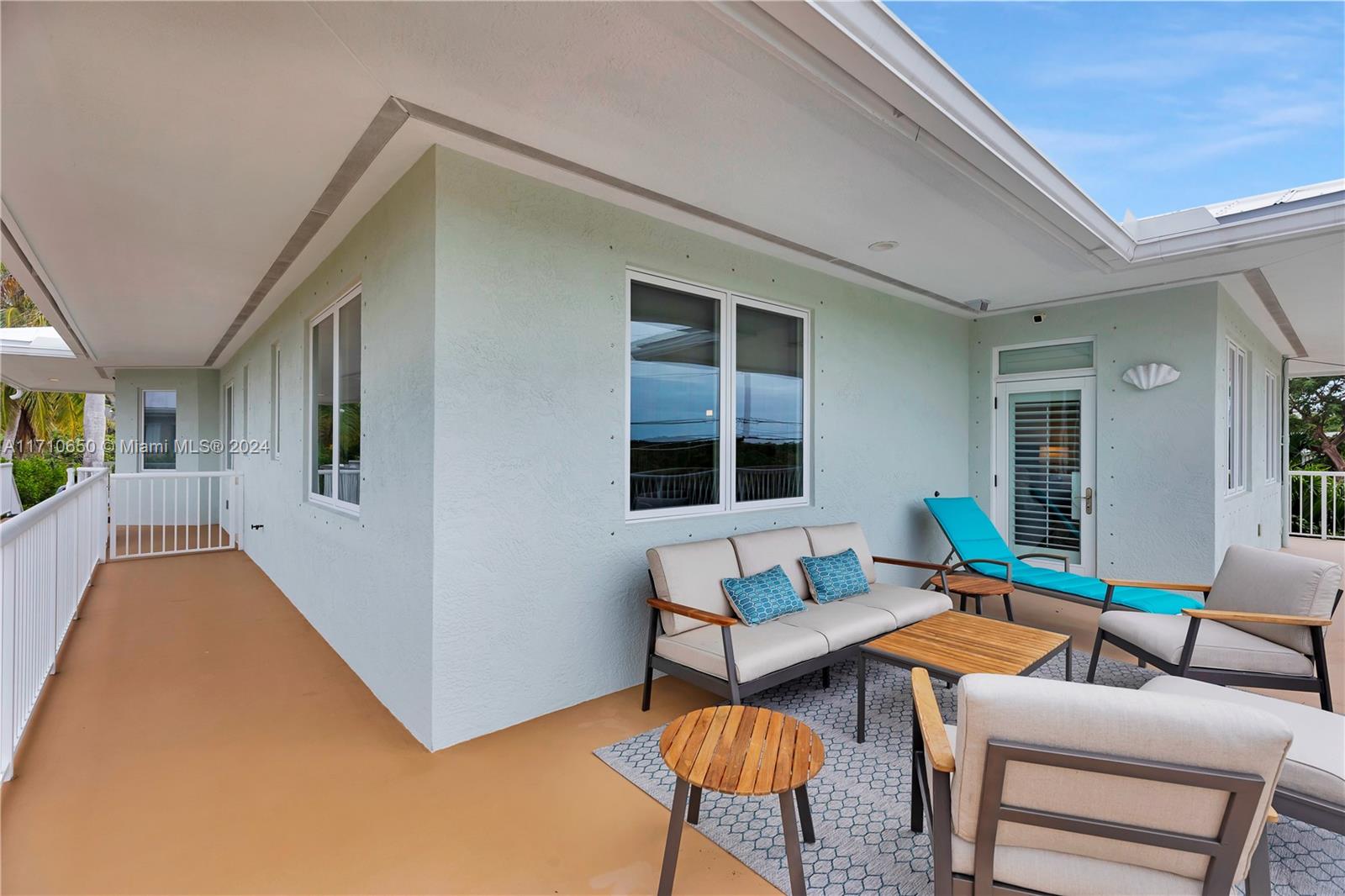 TWIN LAKES - Residential