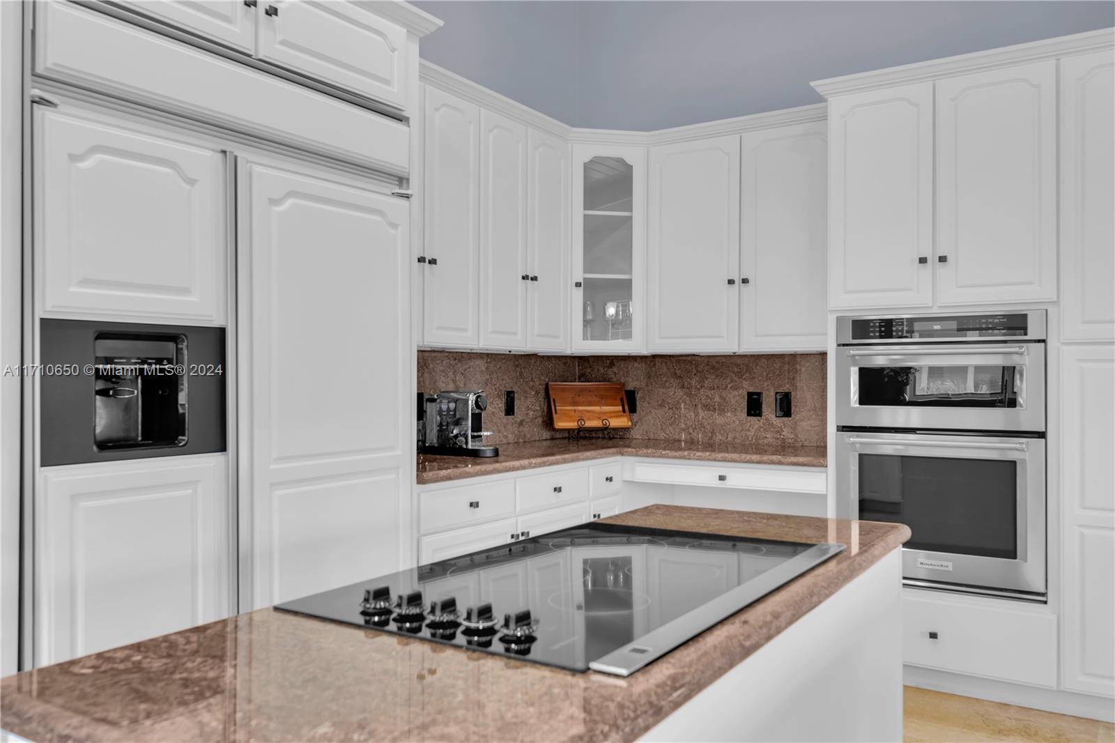 TWIN LAKES - Residential