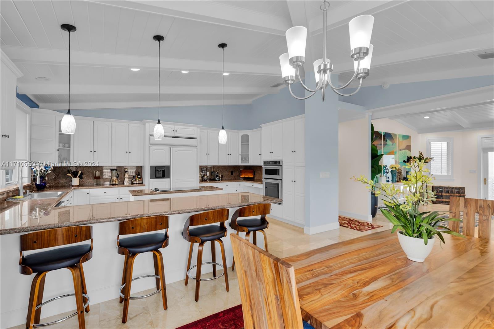 TWIN LAKES - Residential