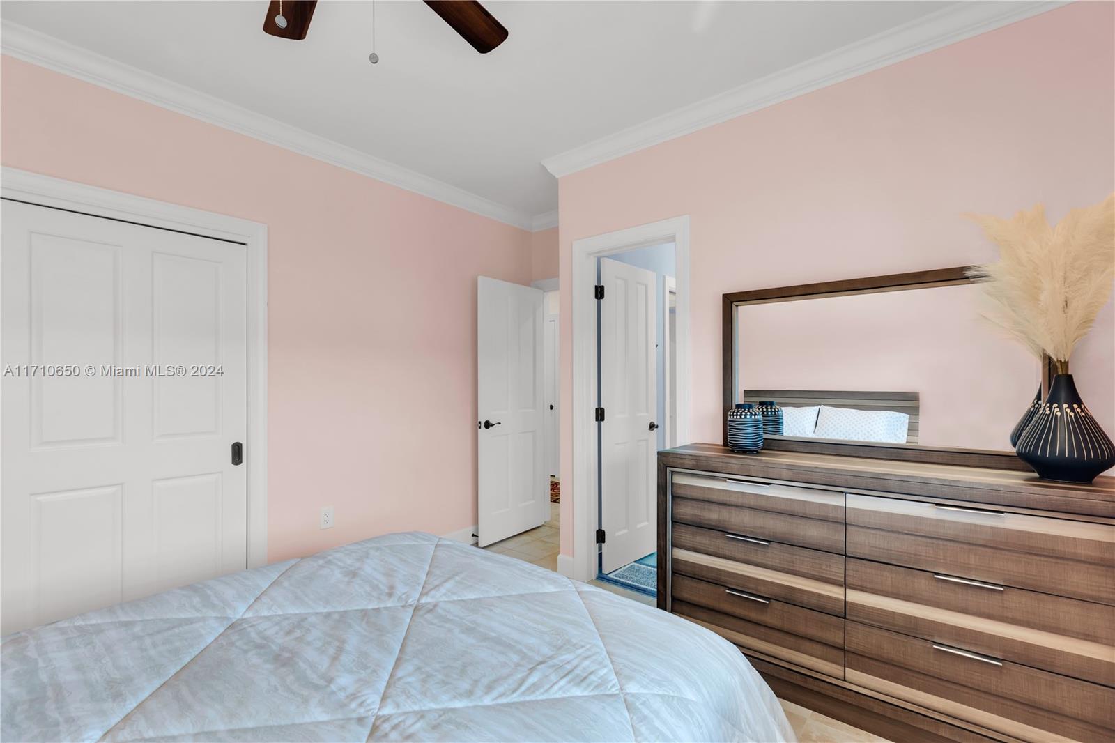 TWIN LAKES - Residential