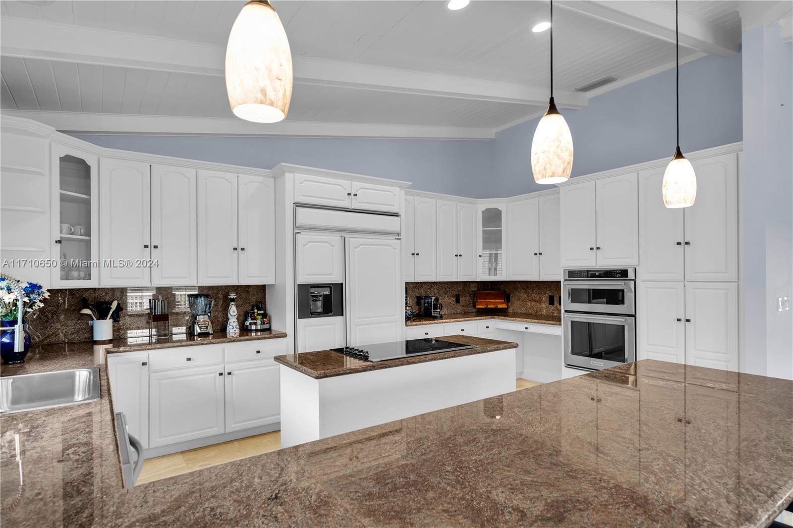 TWIN LAKES - Residential