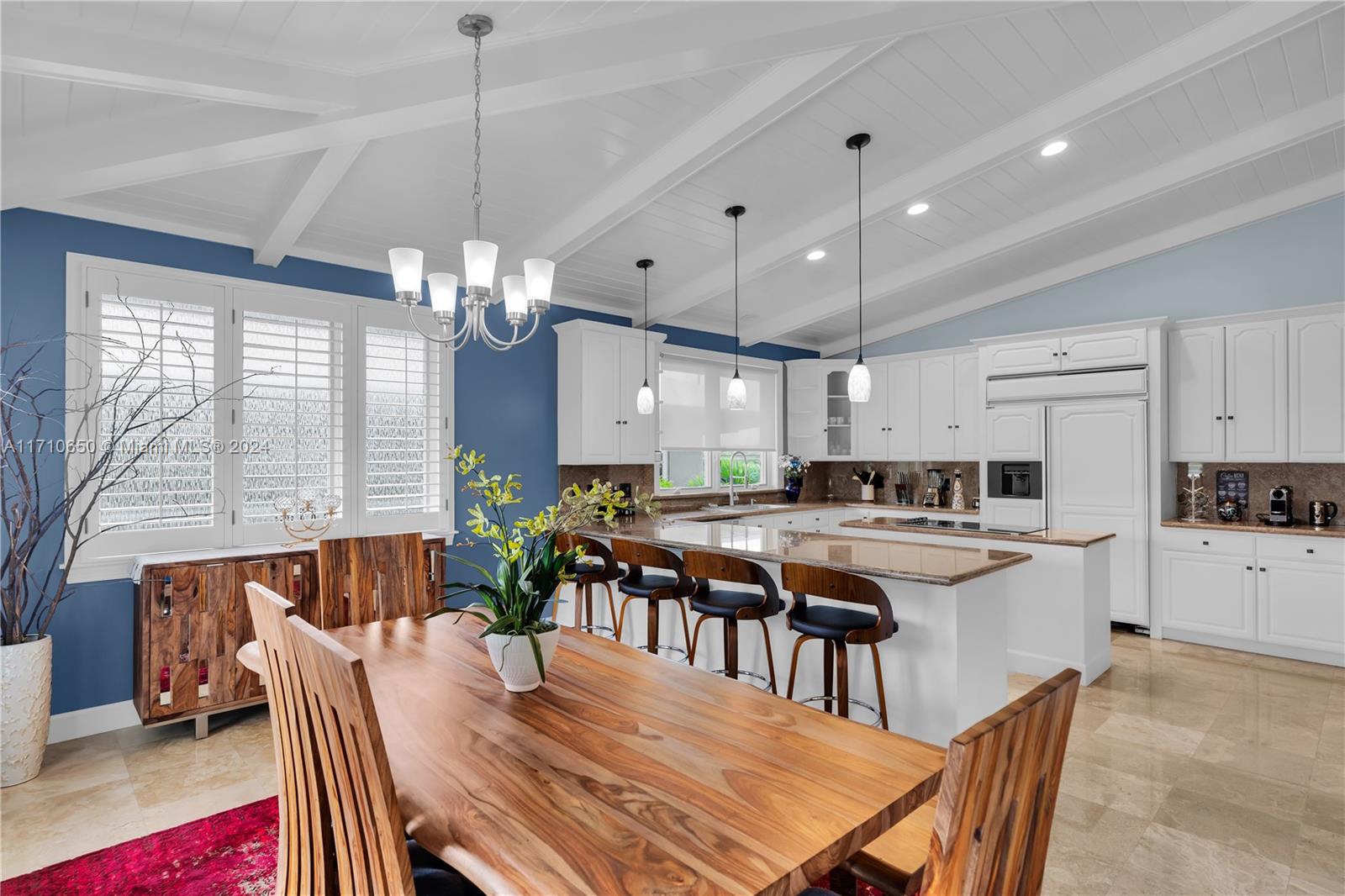 TWIN LAKES - Residential