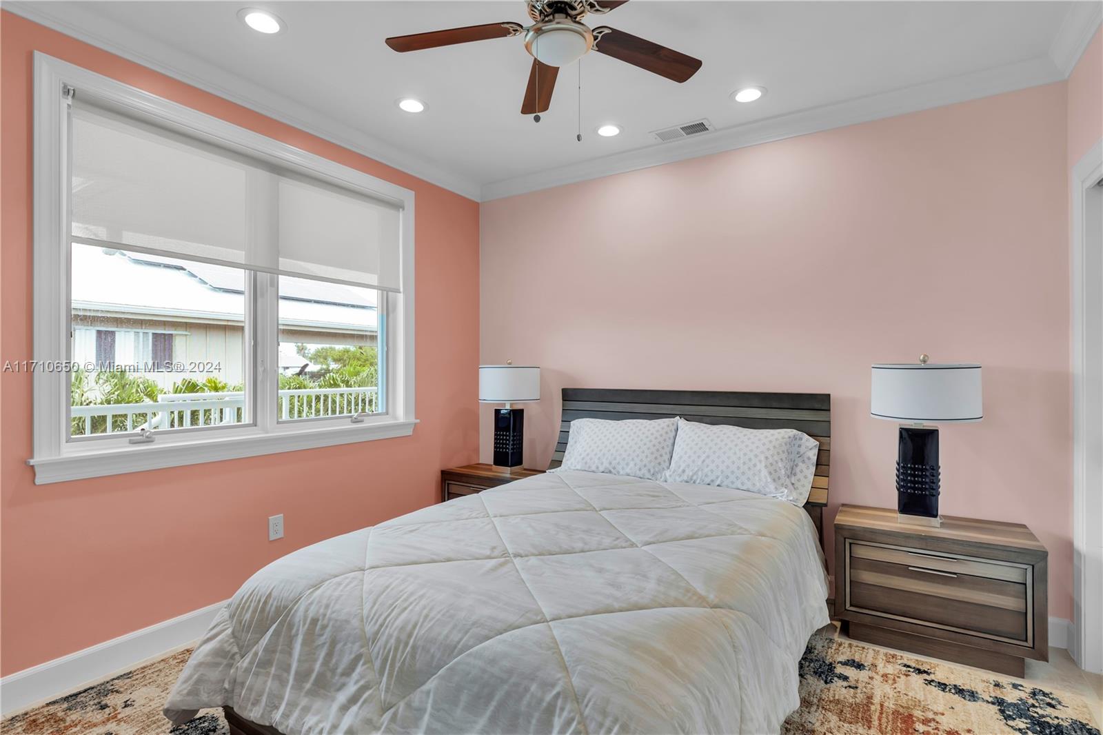 TWIN LAKES - Residential