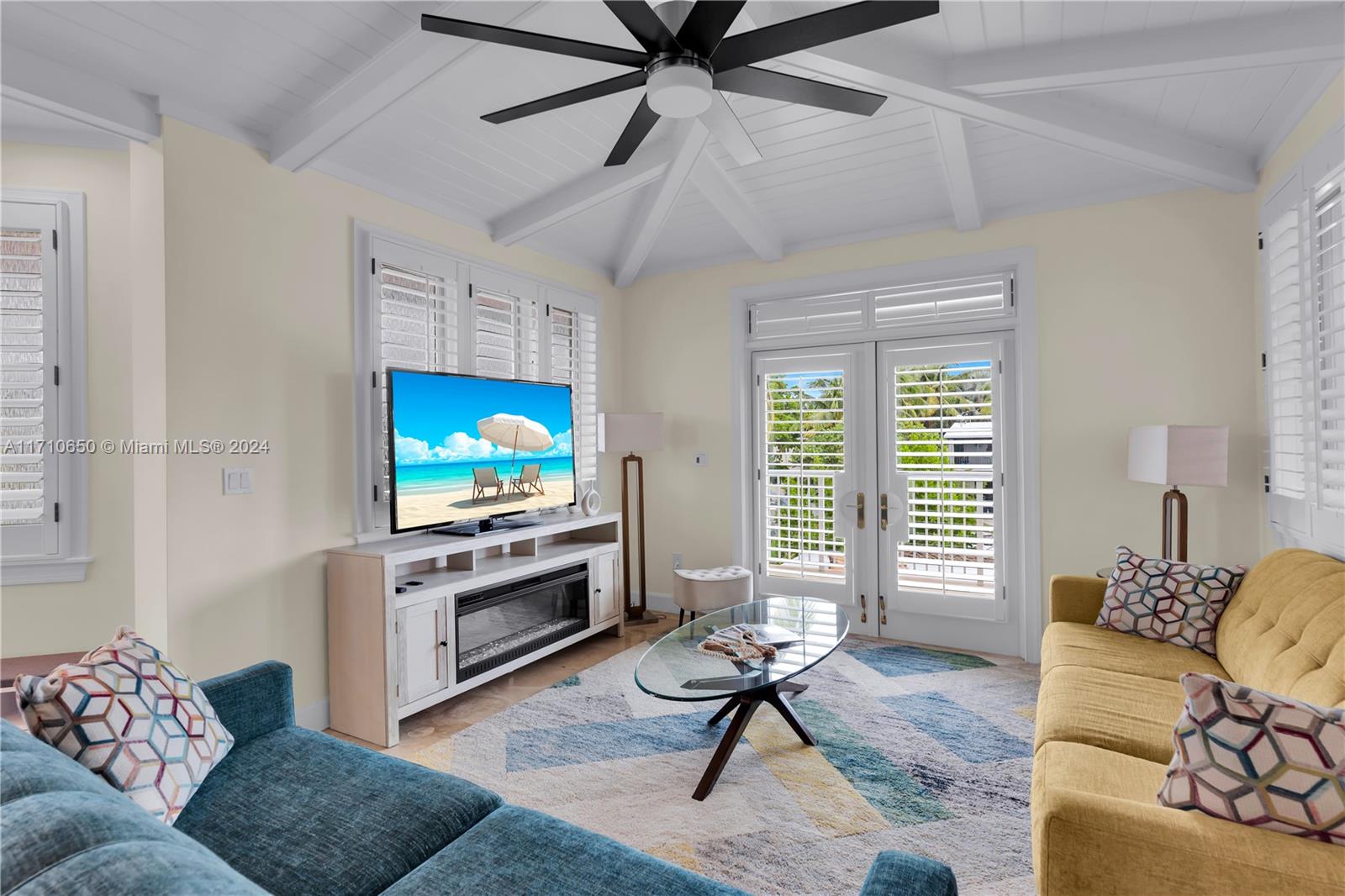 TWIN LAKES - Residential