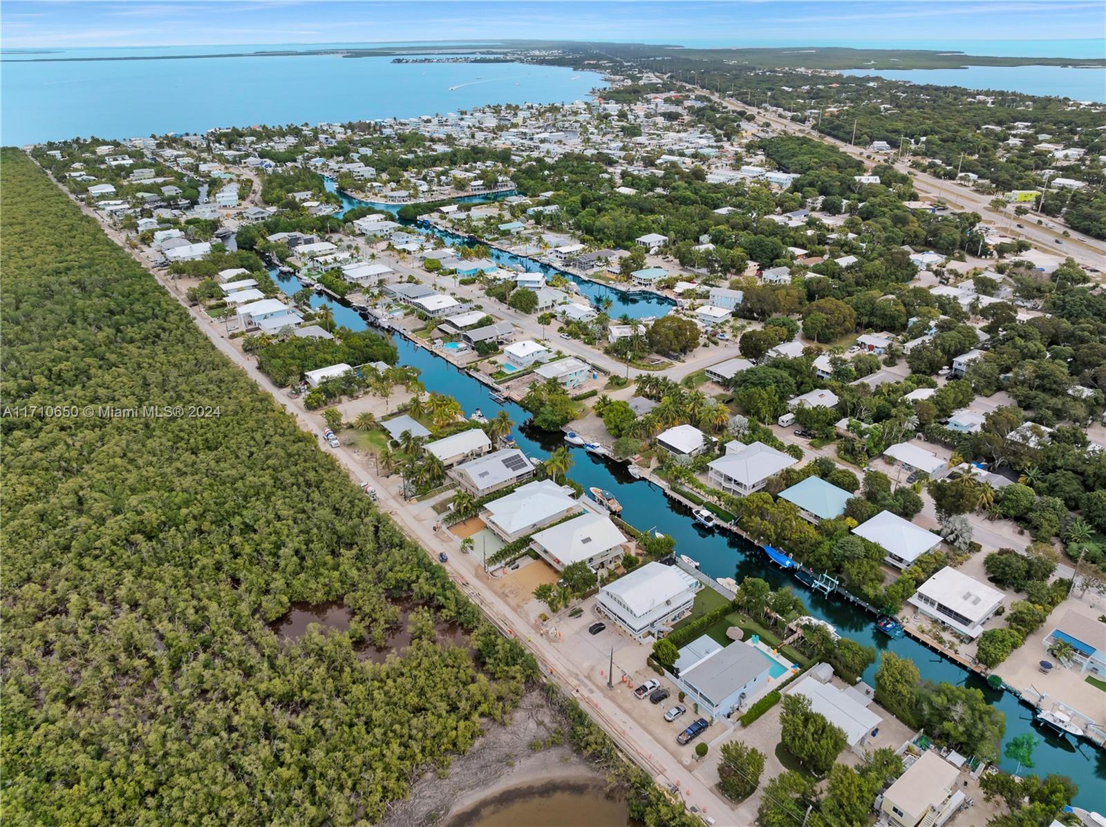 TWIN LAKES - Residential