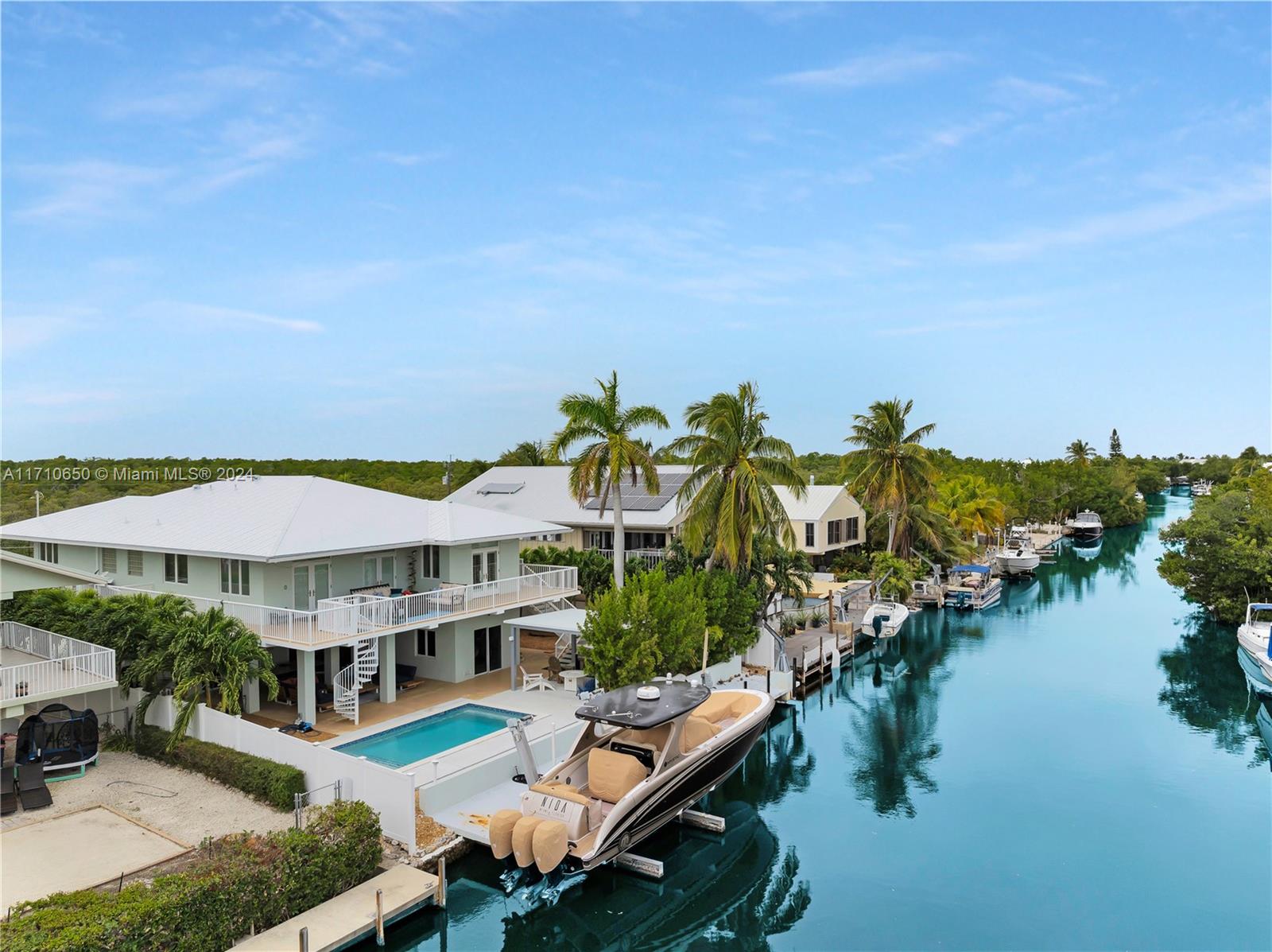 TWIN LAKES - Residential