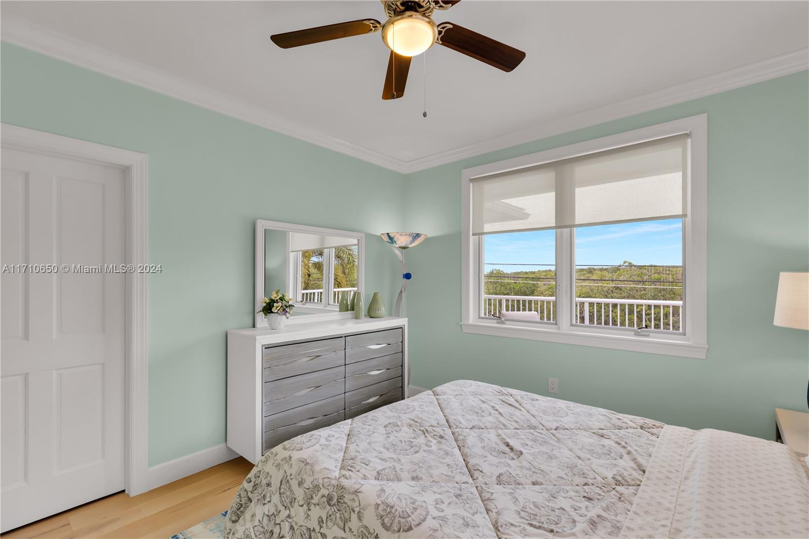 TWIN LAKES - Residential