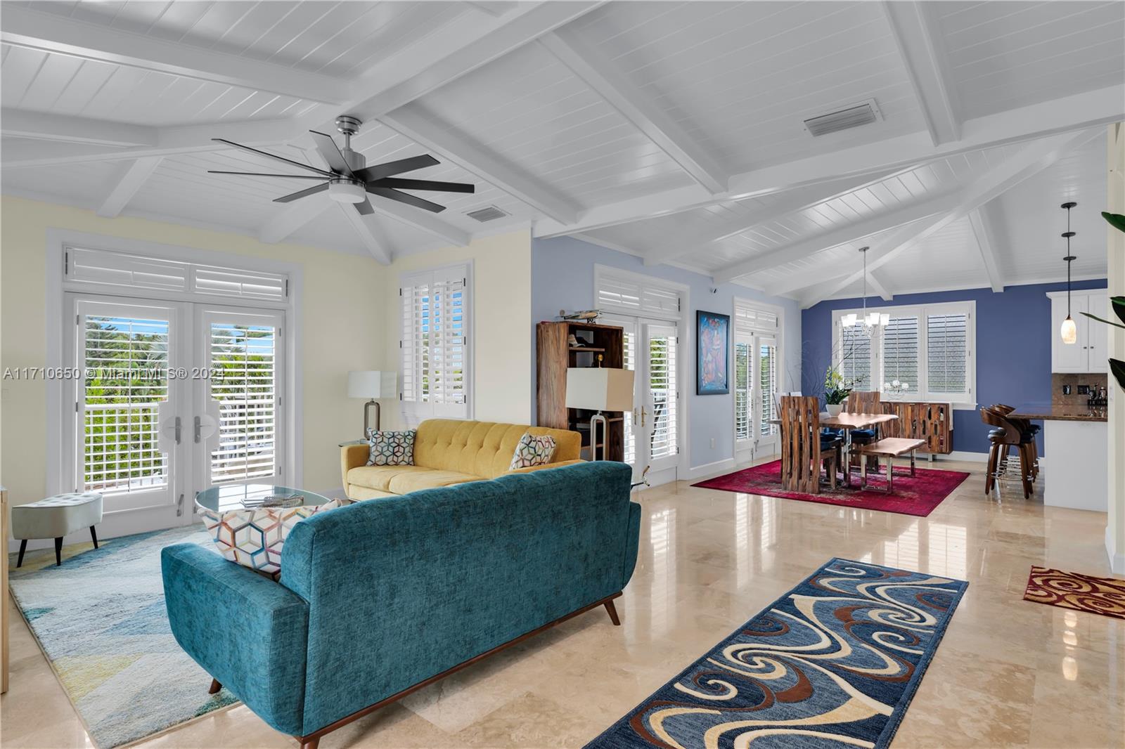 TWIN LAKES - Residential