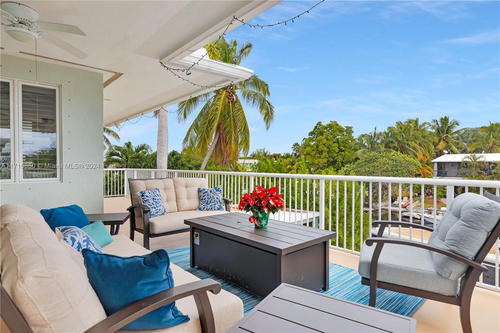 TWIN LAKES - Residential