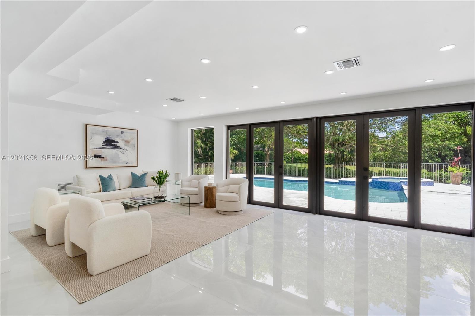 PARKLAND LAKES - Residential