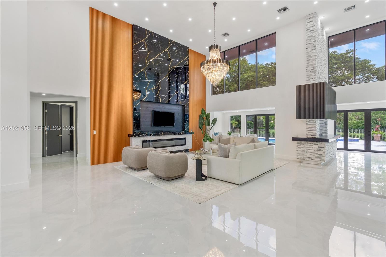 PARKLAND LAKES - Residential