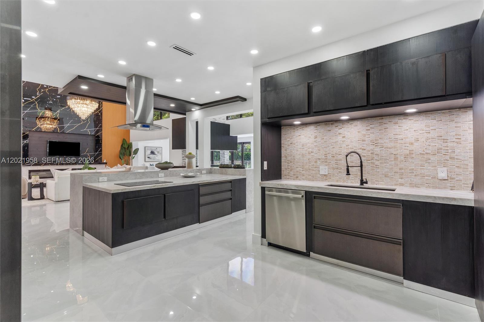PARKLAND LAKES - Residential