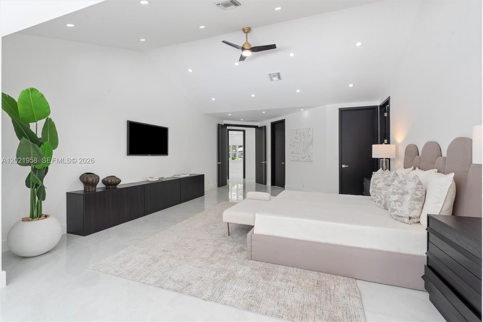 PARKLAND LAKES - Residential