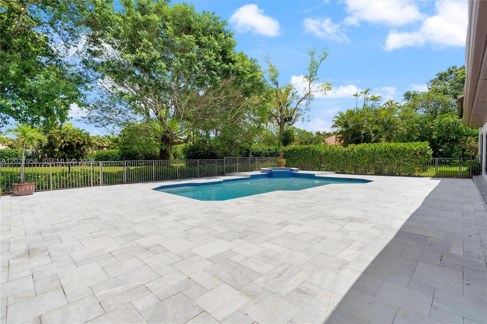 PARKLAND LAKES - Residential