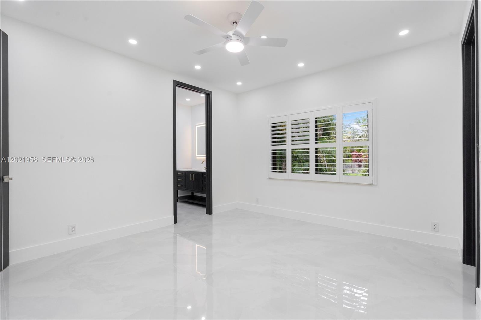 PARKLAND LAKES - Residential