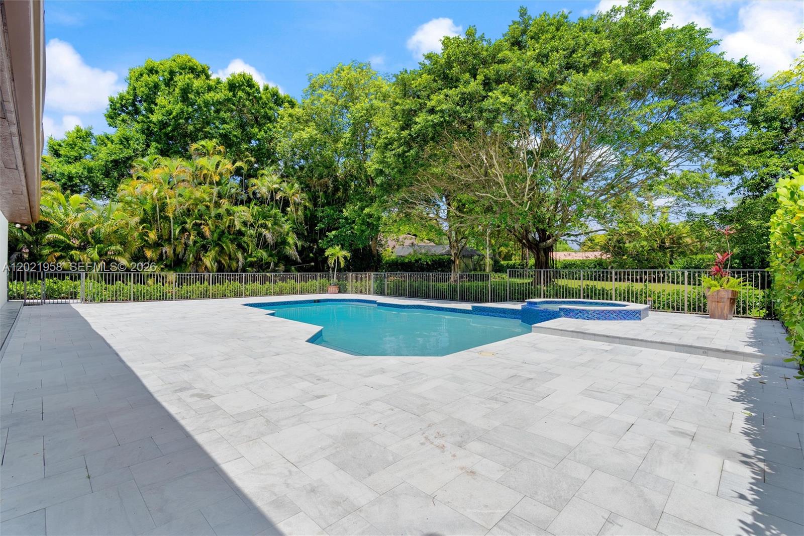 PARKLAND LAKES - Residential
