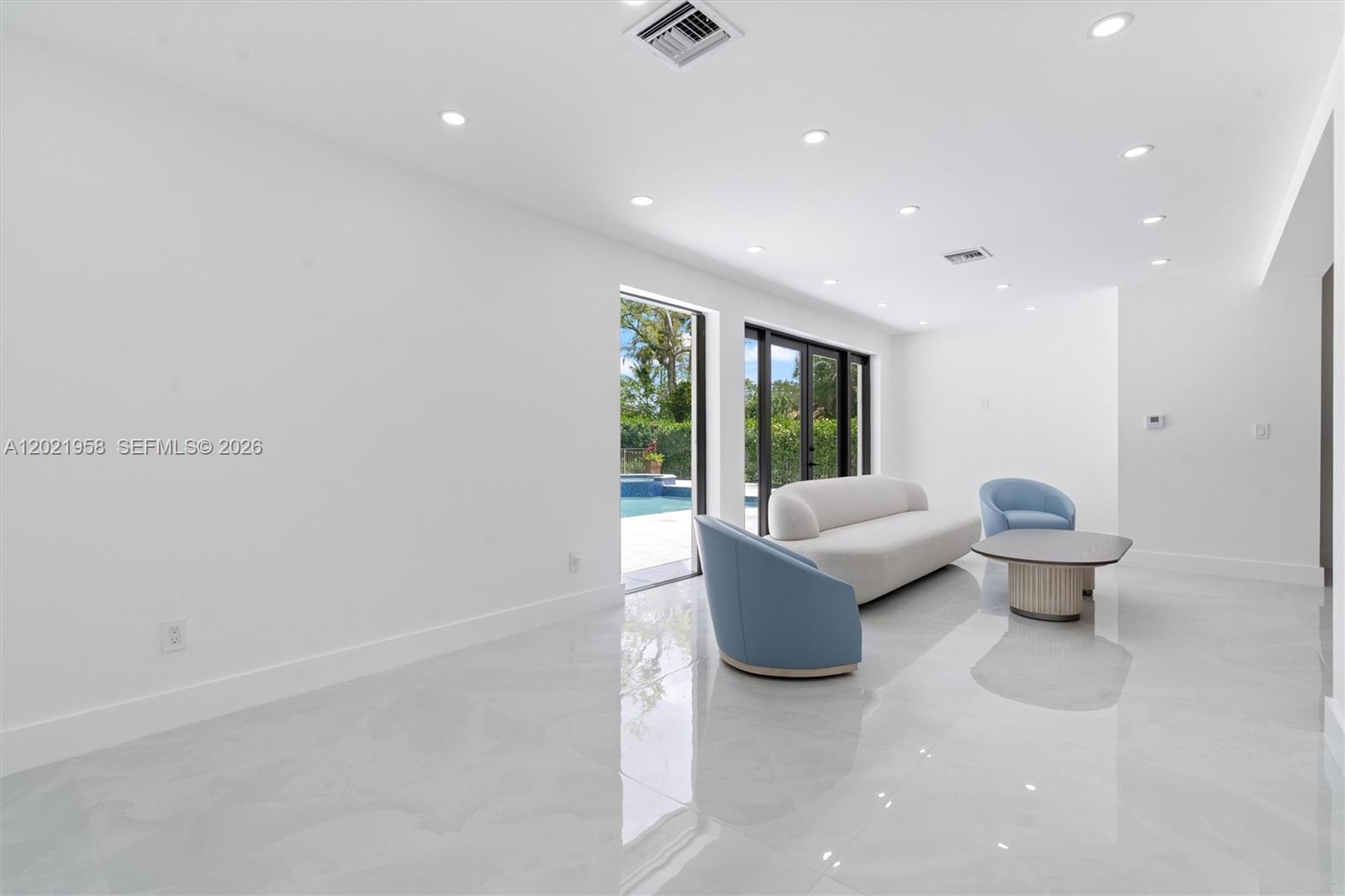 PARKLAND LAKES - Residential