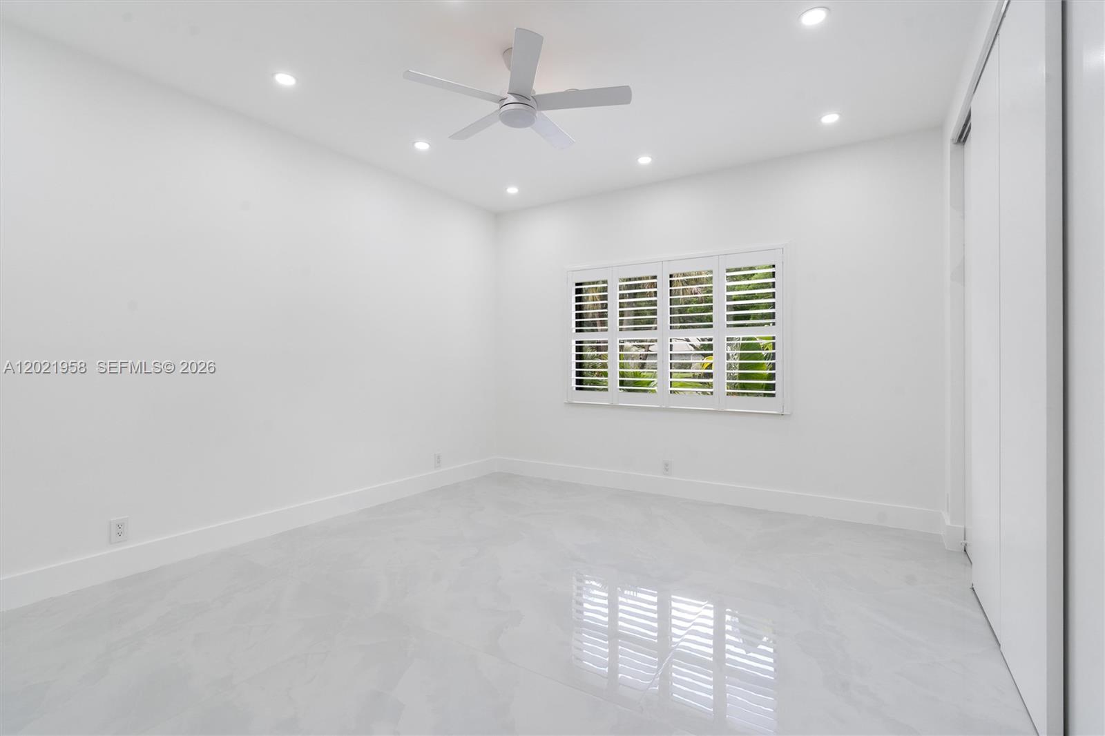 PARKLAND LAKES - Residential