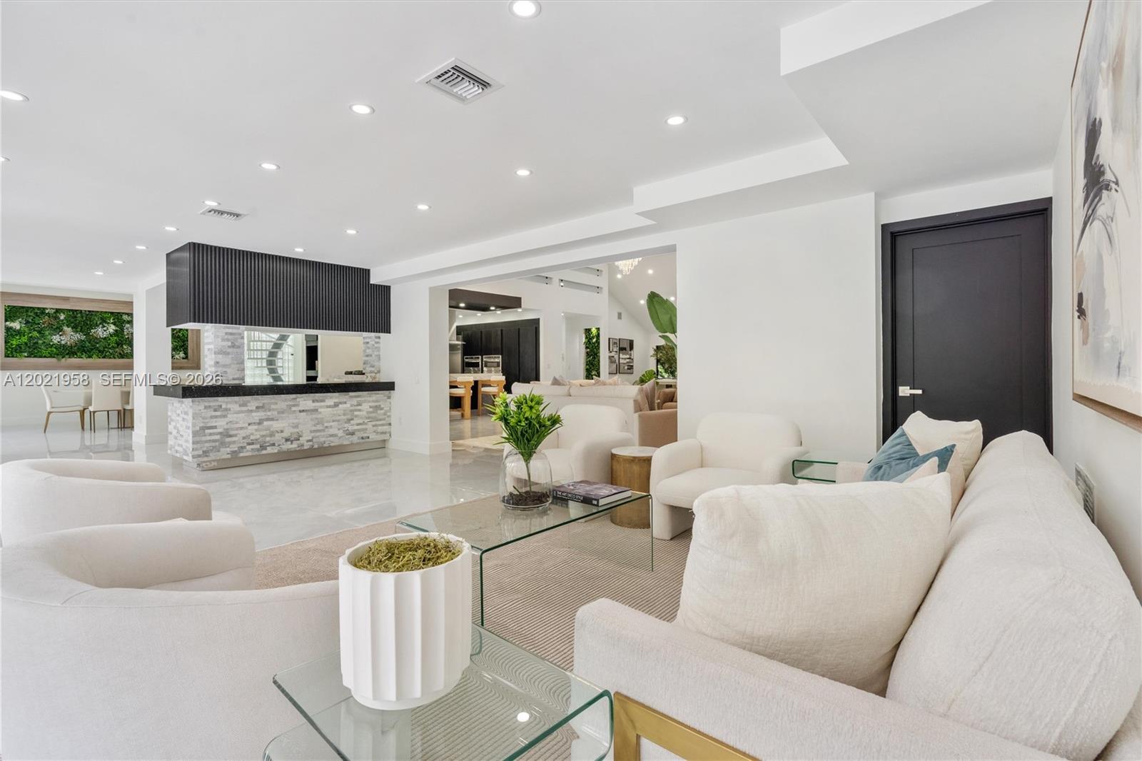 PARKLAND LAKES - Residential