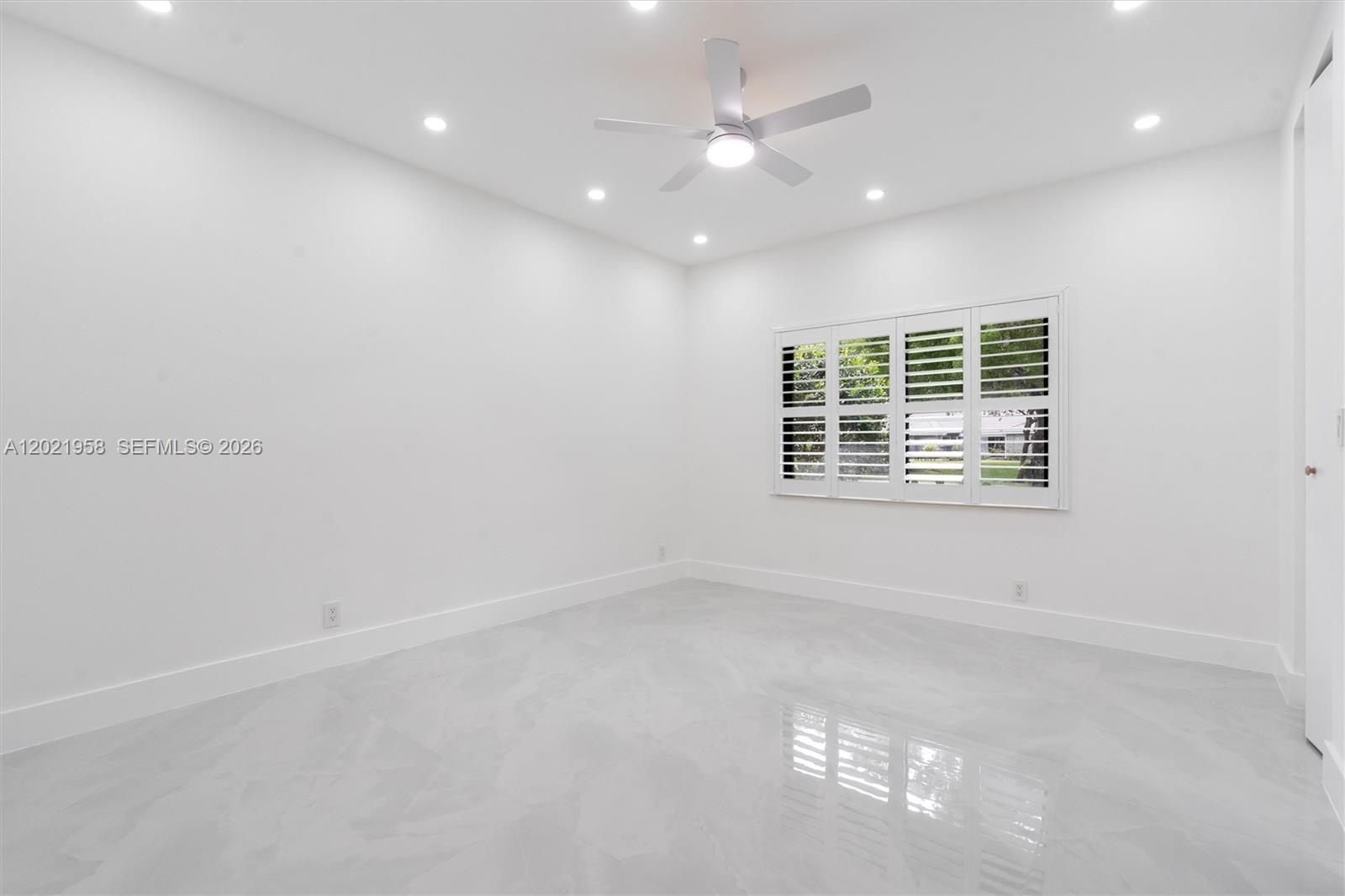 PARKLAND LAKES - Residential