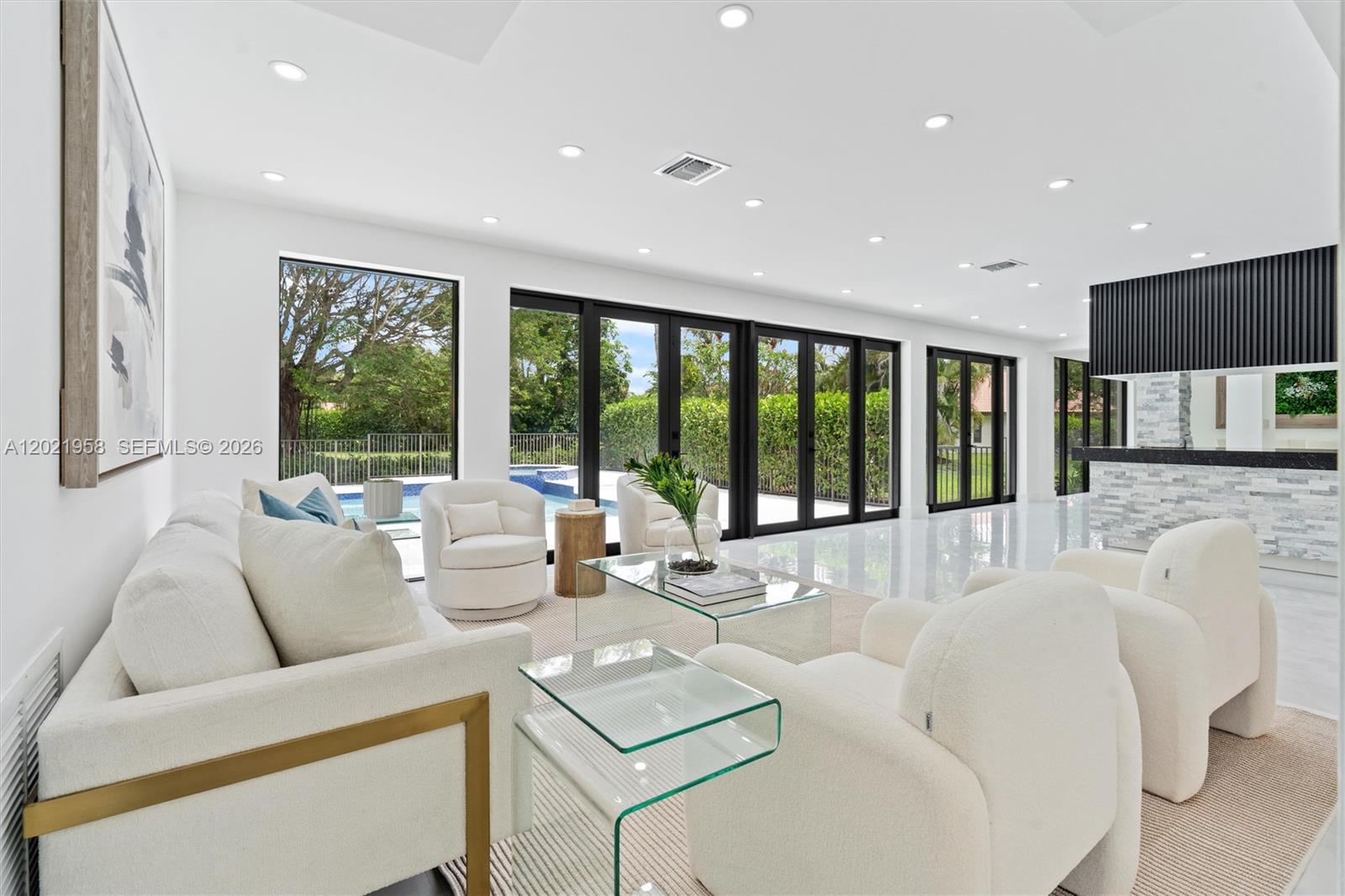 PARKLAND LAKES - Residential