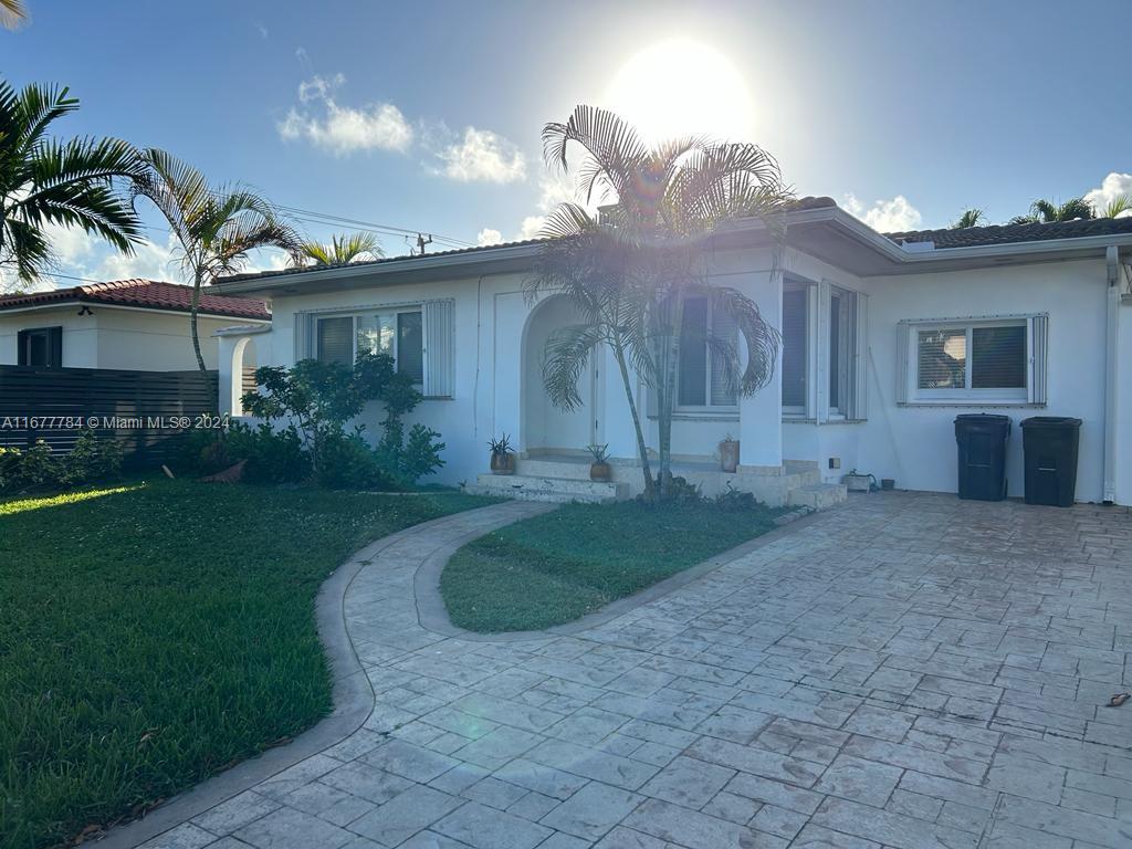 9208 Byron Ave, Surfside, Miami-Dade County, Florida - 4 Bedrooms  
3 Bathrooms - 