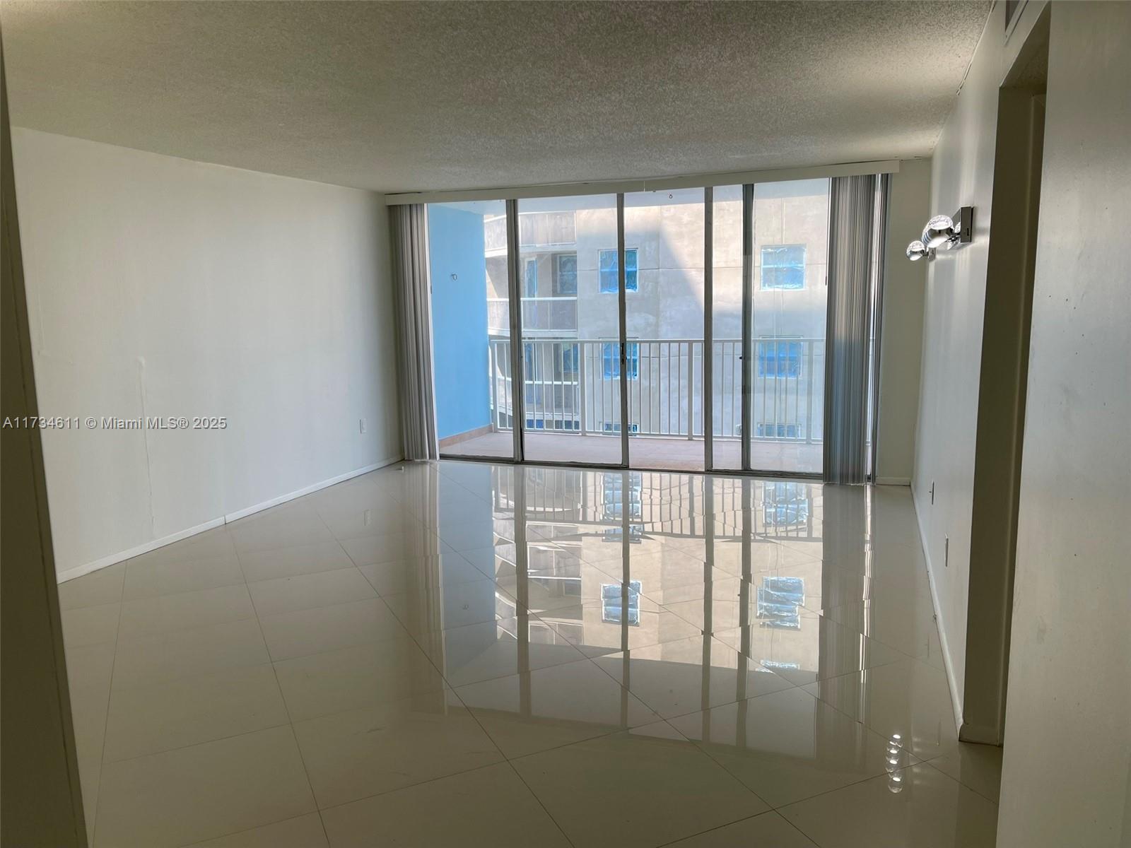 5838 Collins Ave 3D