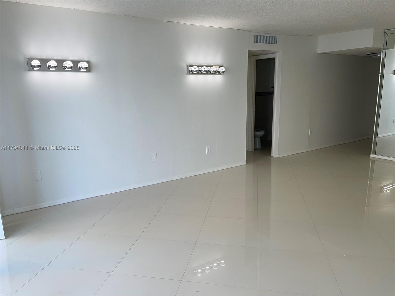 5838 Collins Ave 3D