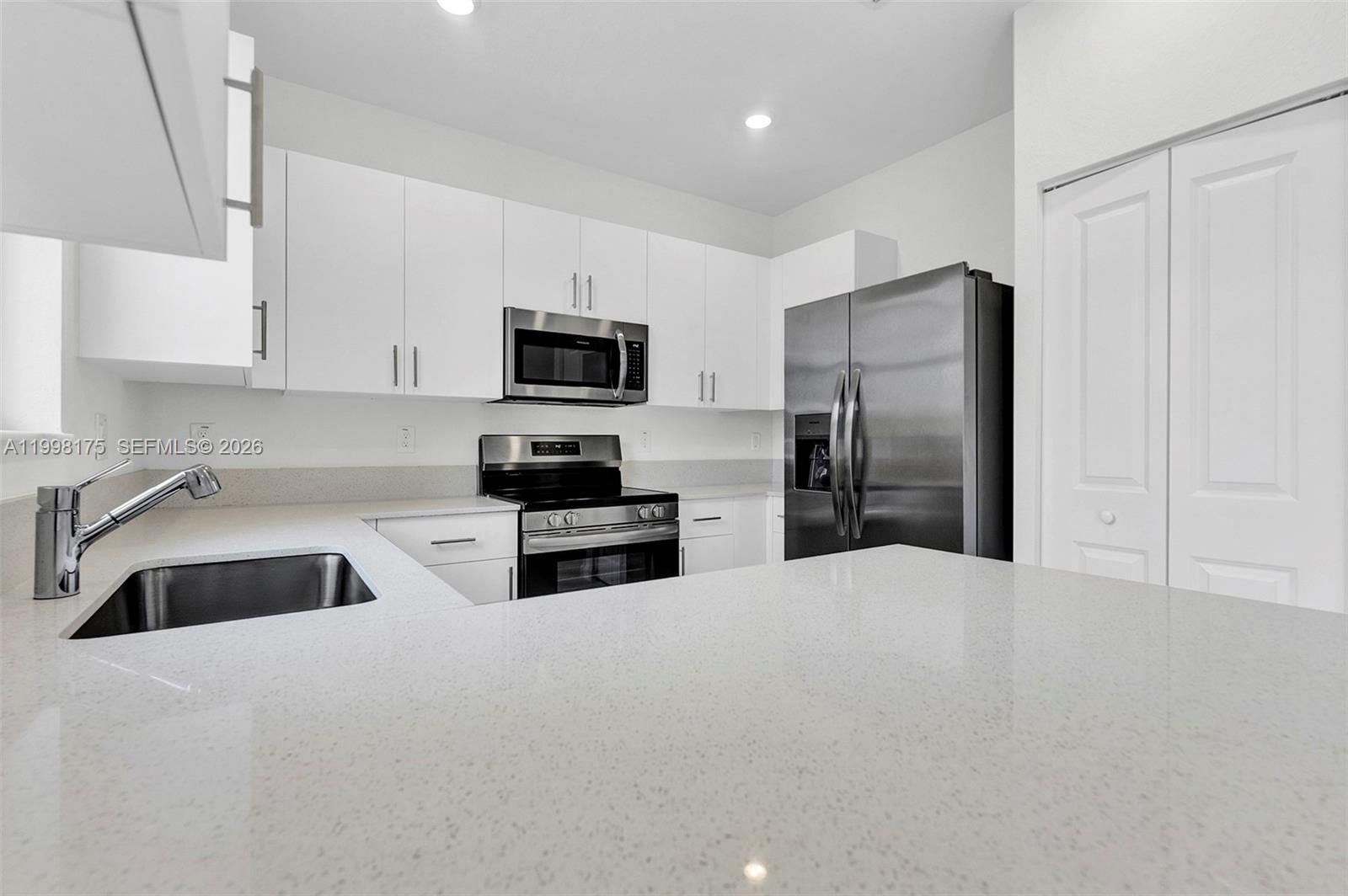 WINDSOR SQUARE - Residential Lease